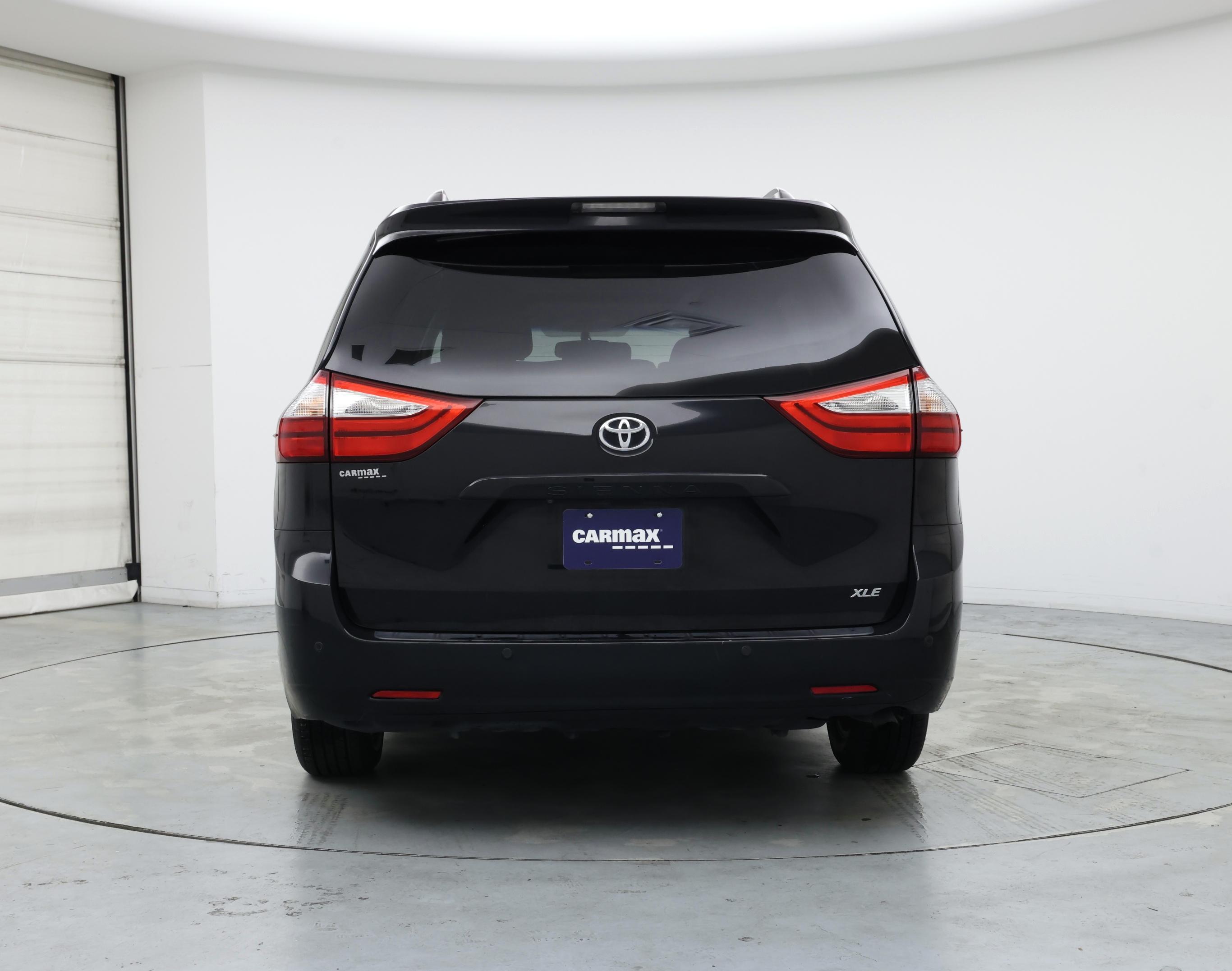 Thumbnail: 2017 Toyota Sienna - 6