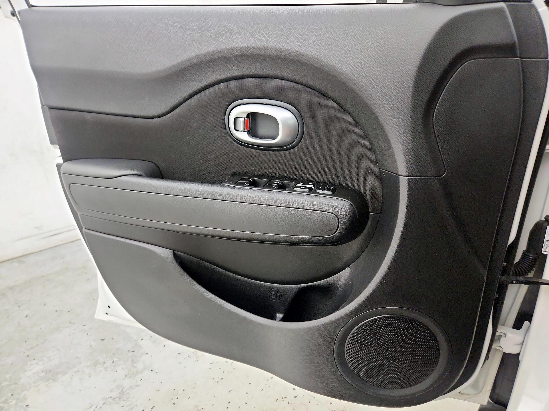 Thumbnail: 2015 Kia Soul - 12