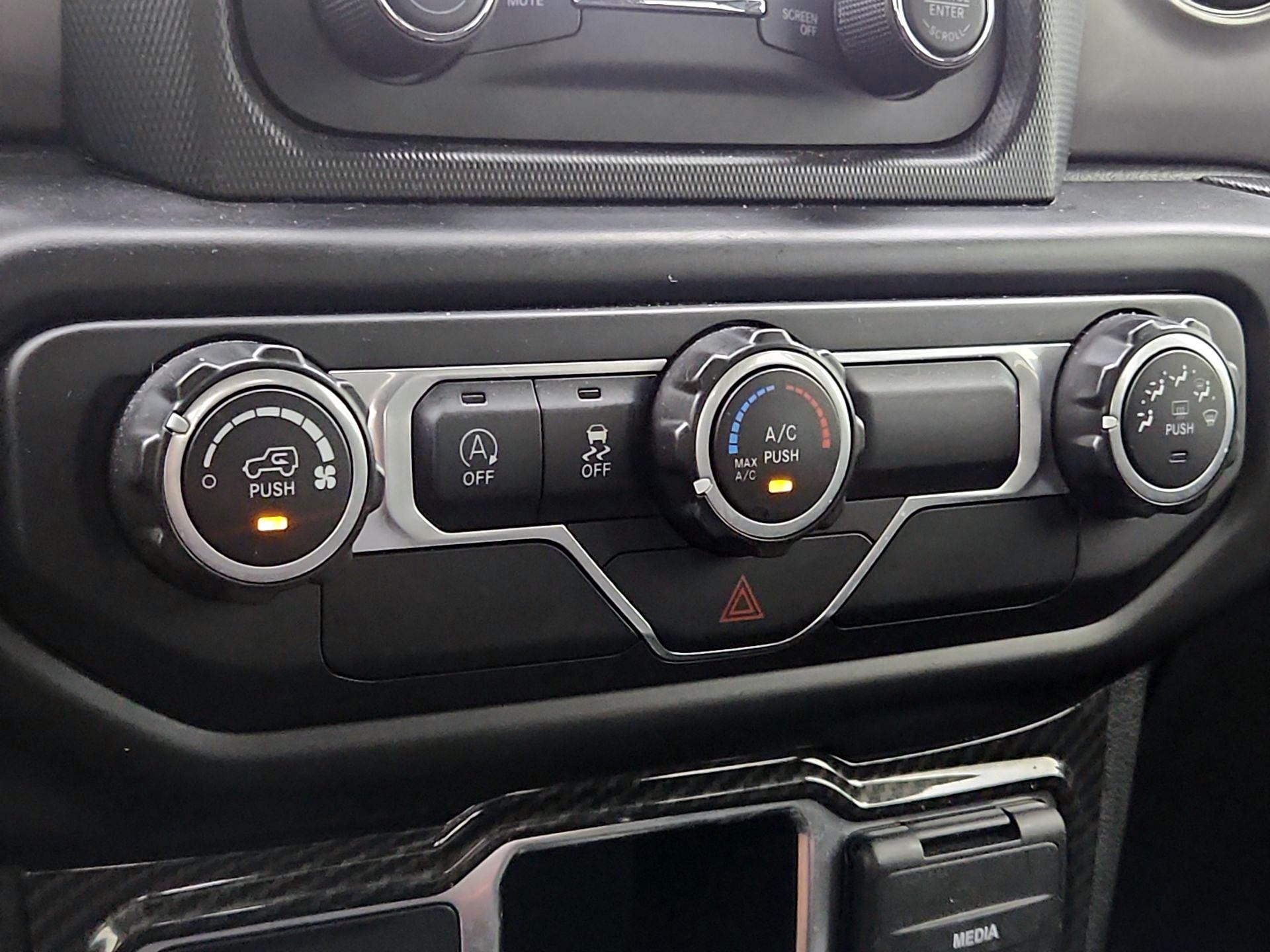 Thumbnail: 2021 Jeep Gladiator - 16