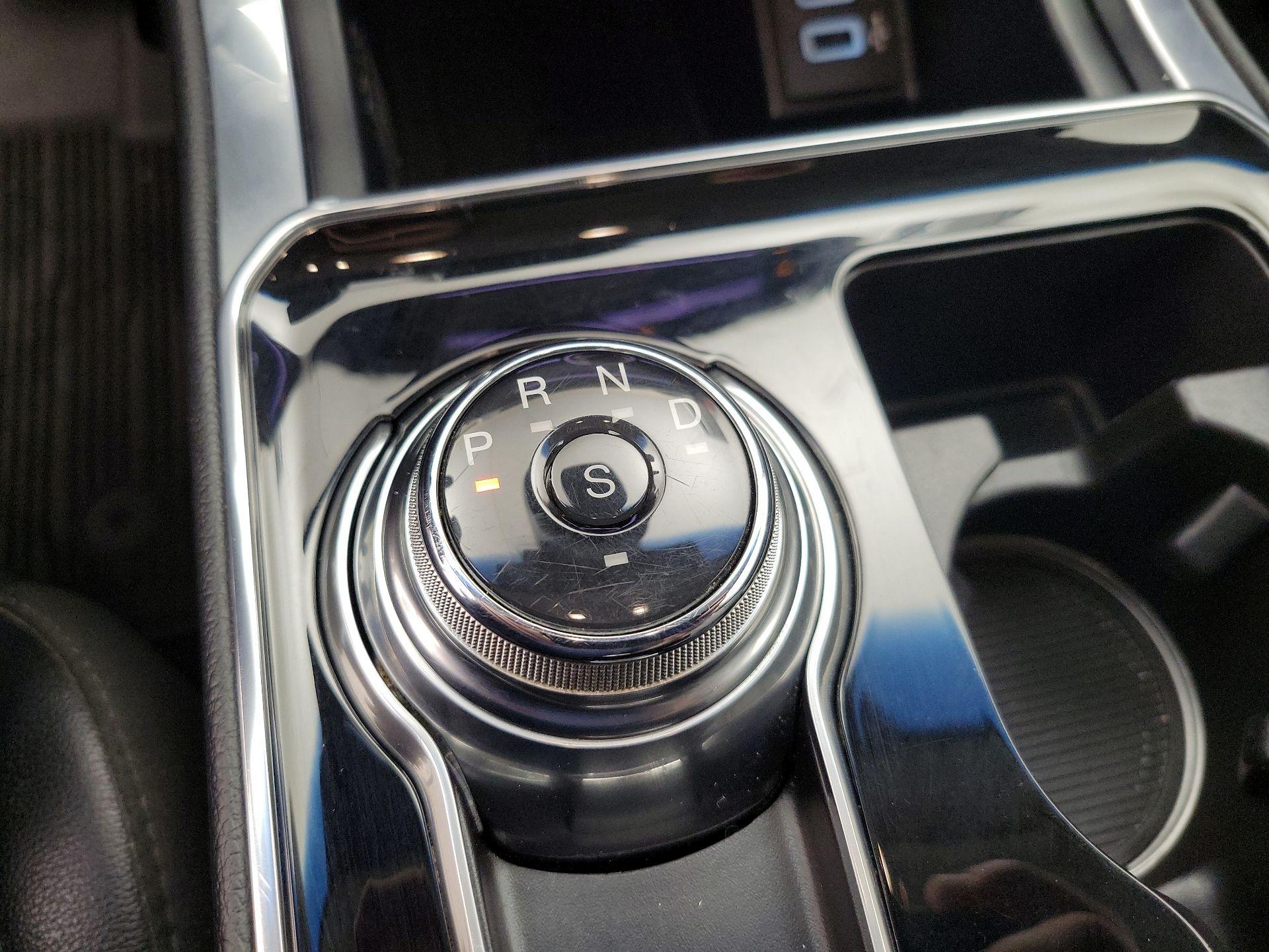 Thumbnail: 2019 Ford Edge - 18