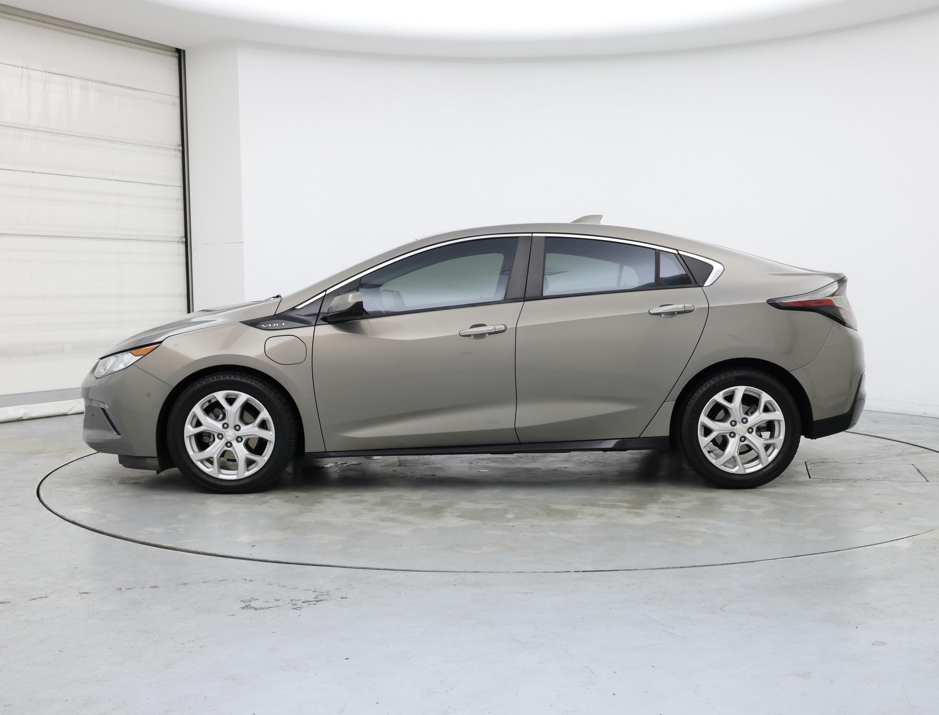 Thumbnail: 2017 Chevrolet Volt - 3