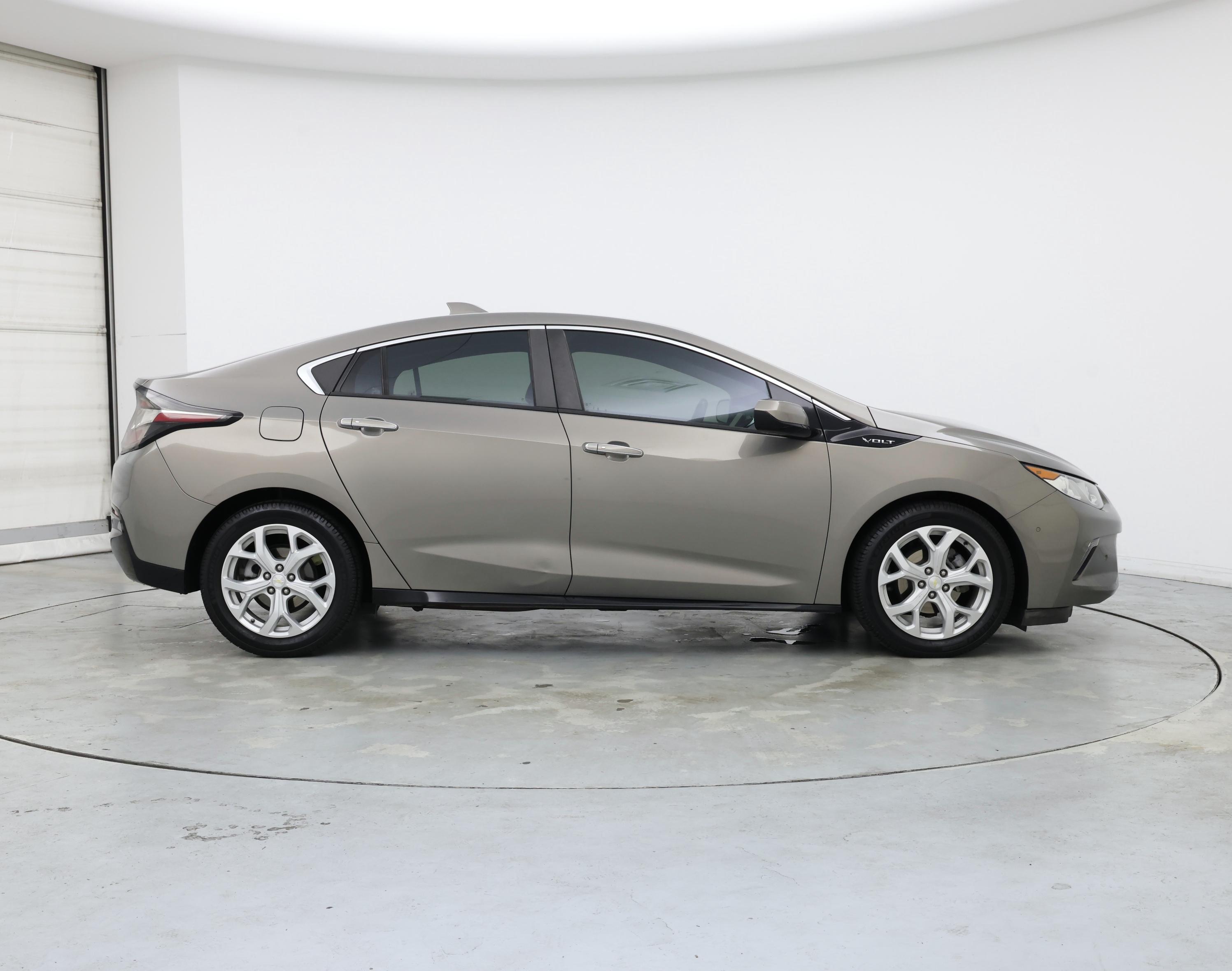 Thumbnail: 2017 Chevrolet Volt - 7