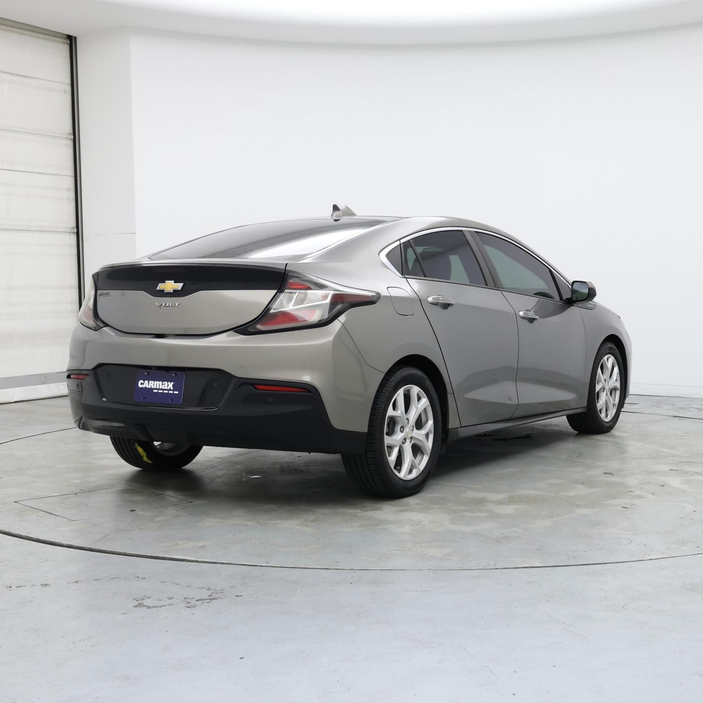 Thumbnail: 2017 Chevrolet Volt - 8