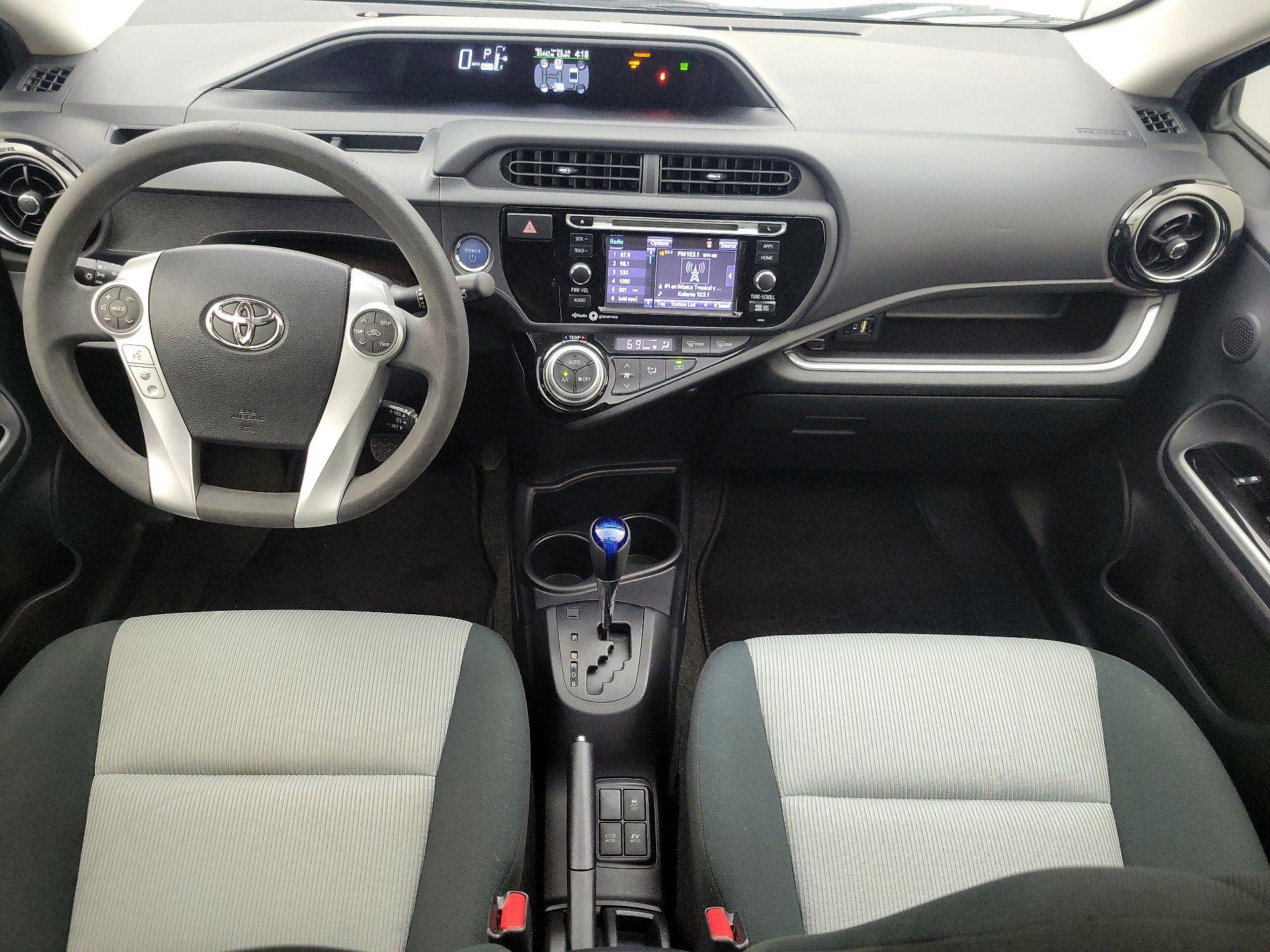 Thumbnail: 2015 Toyota Prius c - 9
