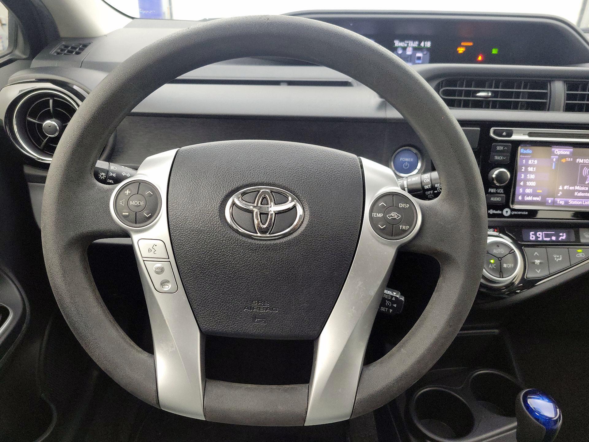 Thumbnail: 2015 Toyota Prius c - 10