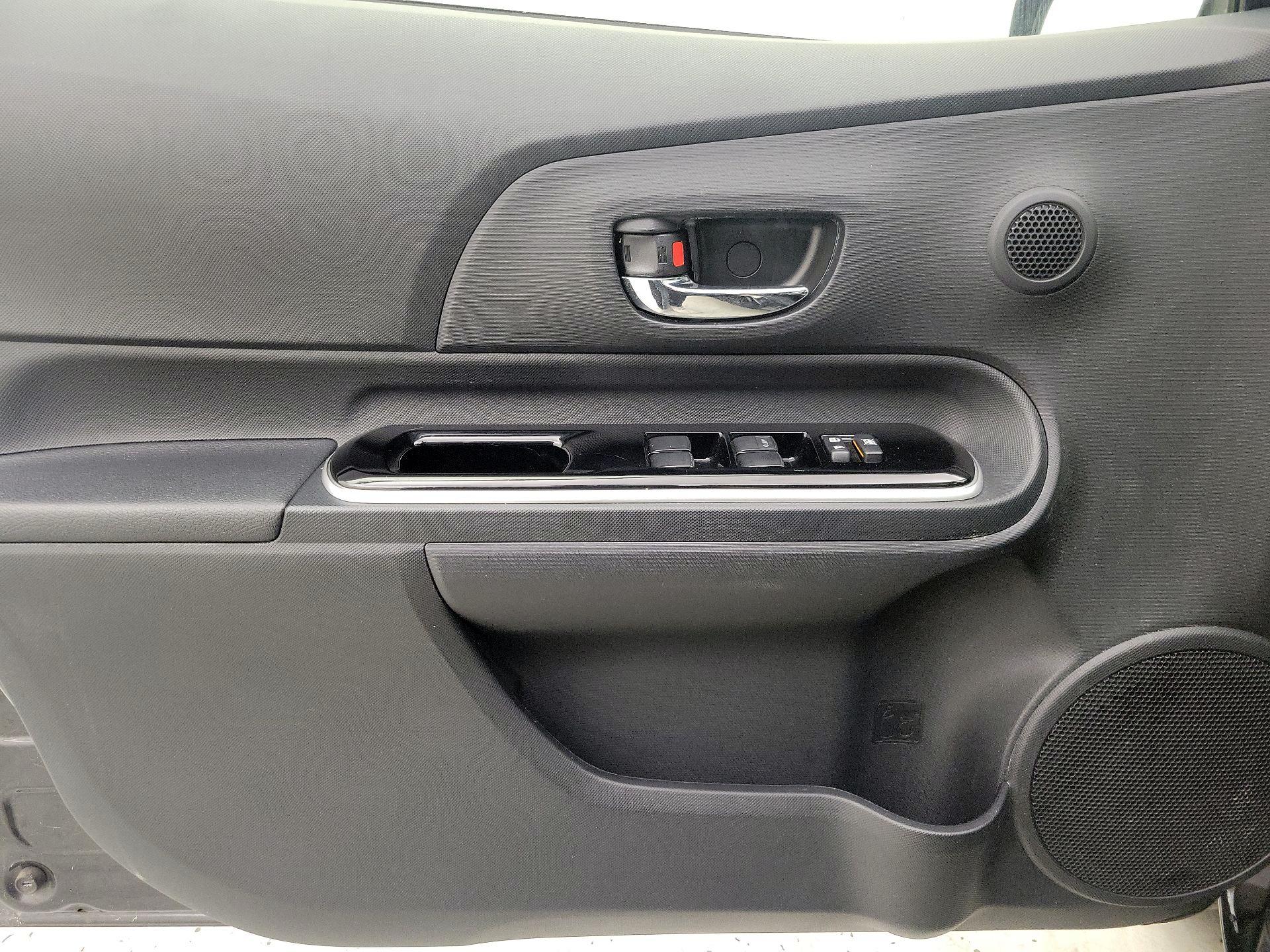 Thumbnail: 2015 Toyota Prius c - 12