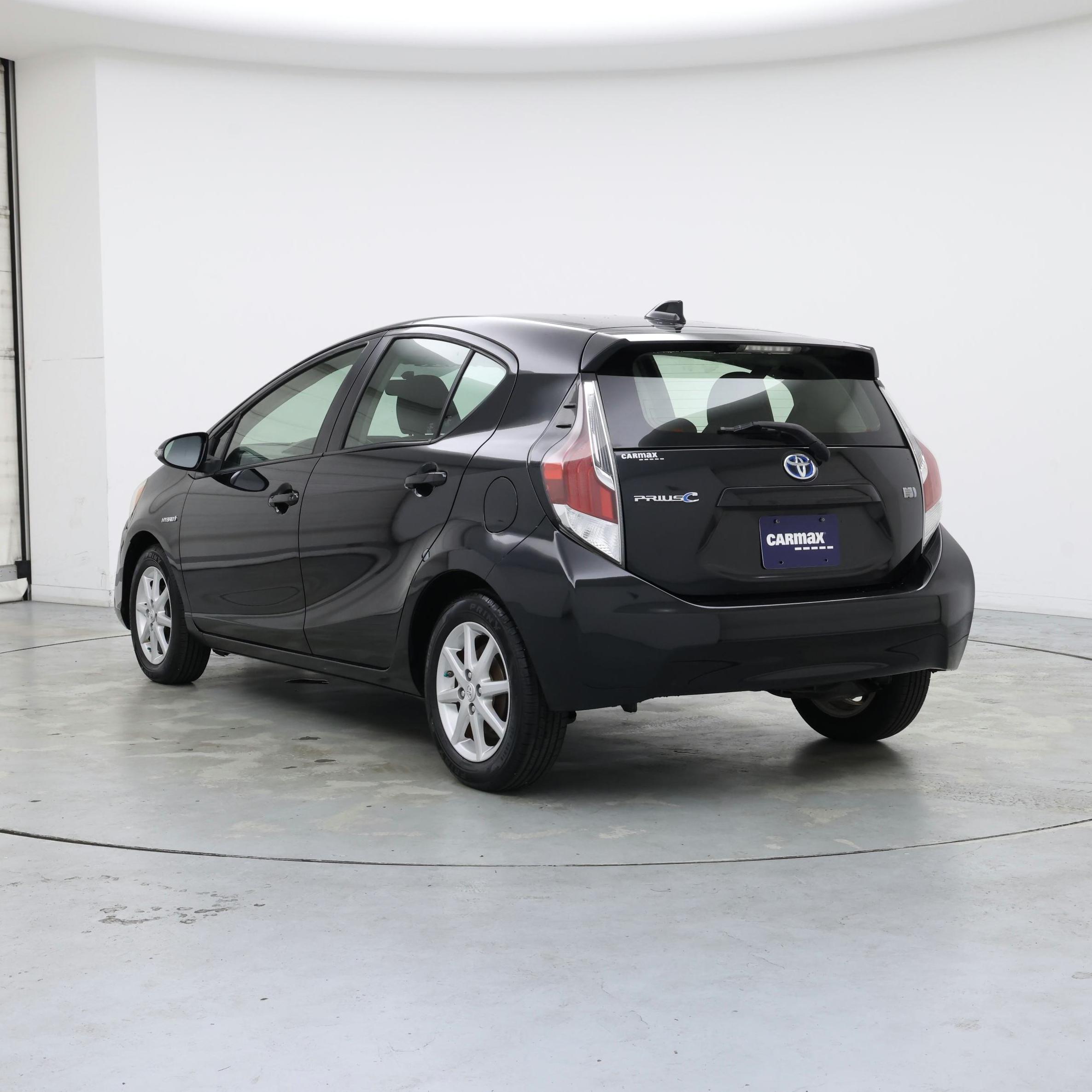 Thumbnail: 2015 Toyota Prius c - 2