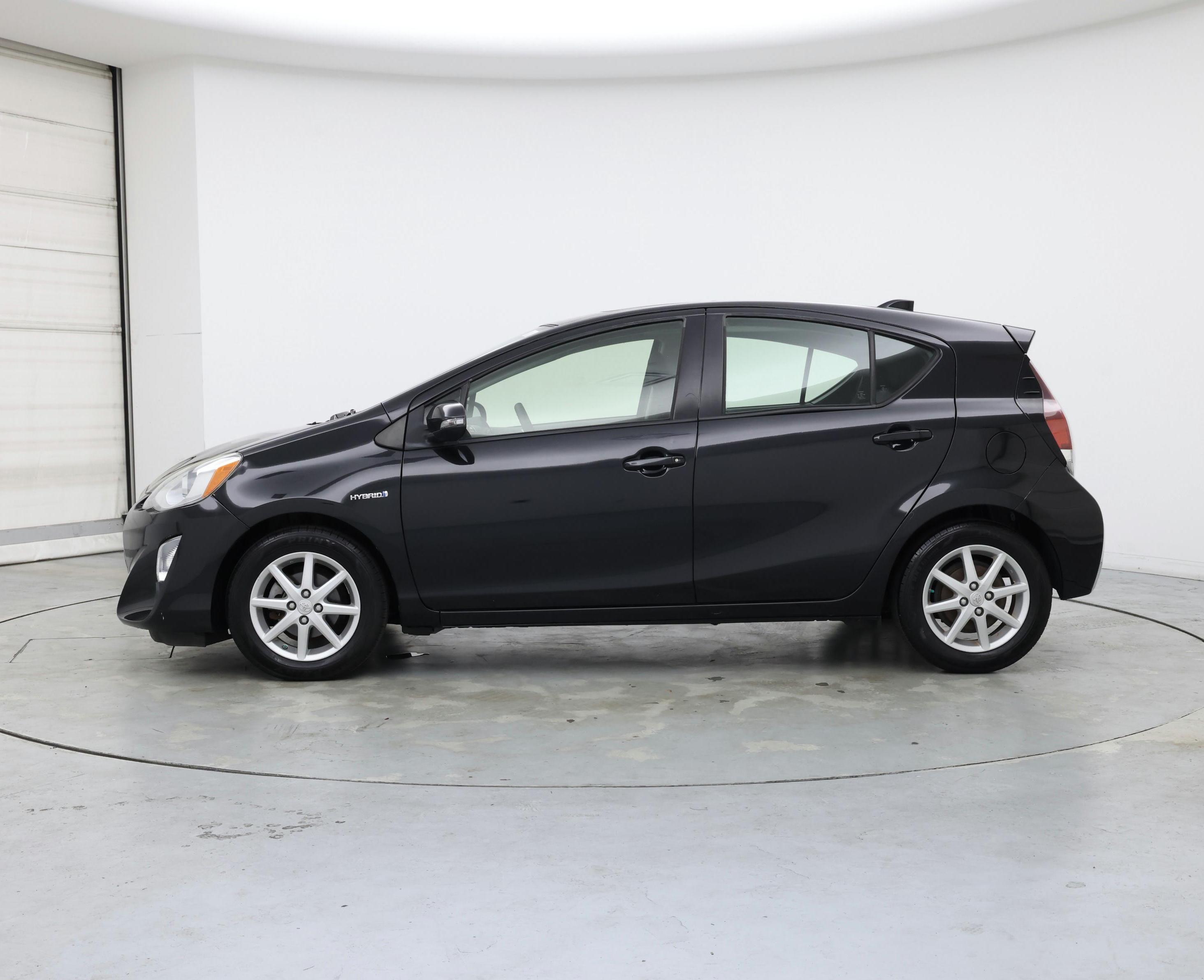 Thumbnail: 2015 Toyota Prius c - 3