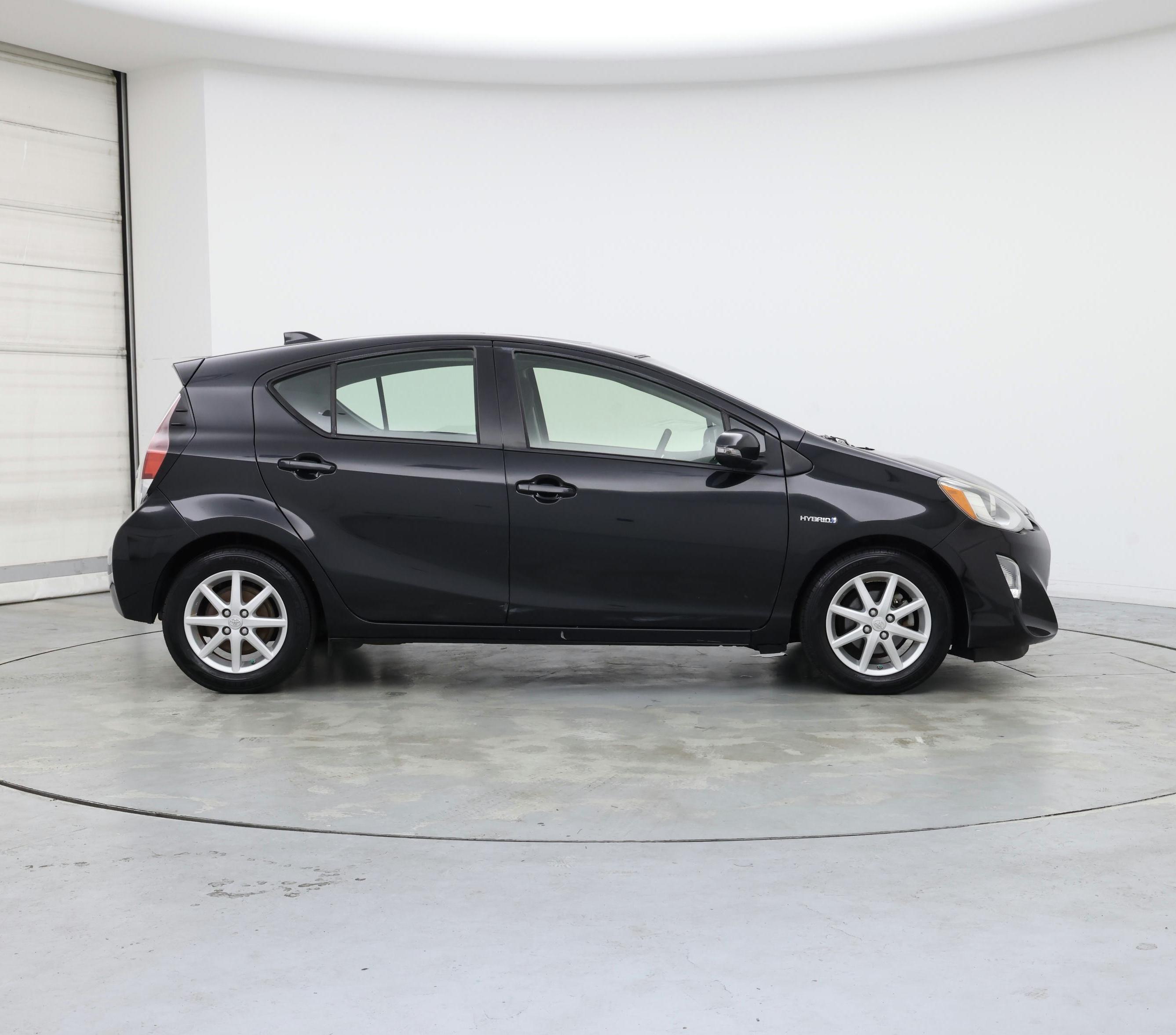 Thumbnail: 2015 Toyota Prius c - 7