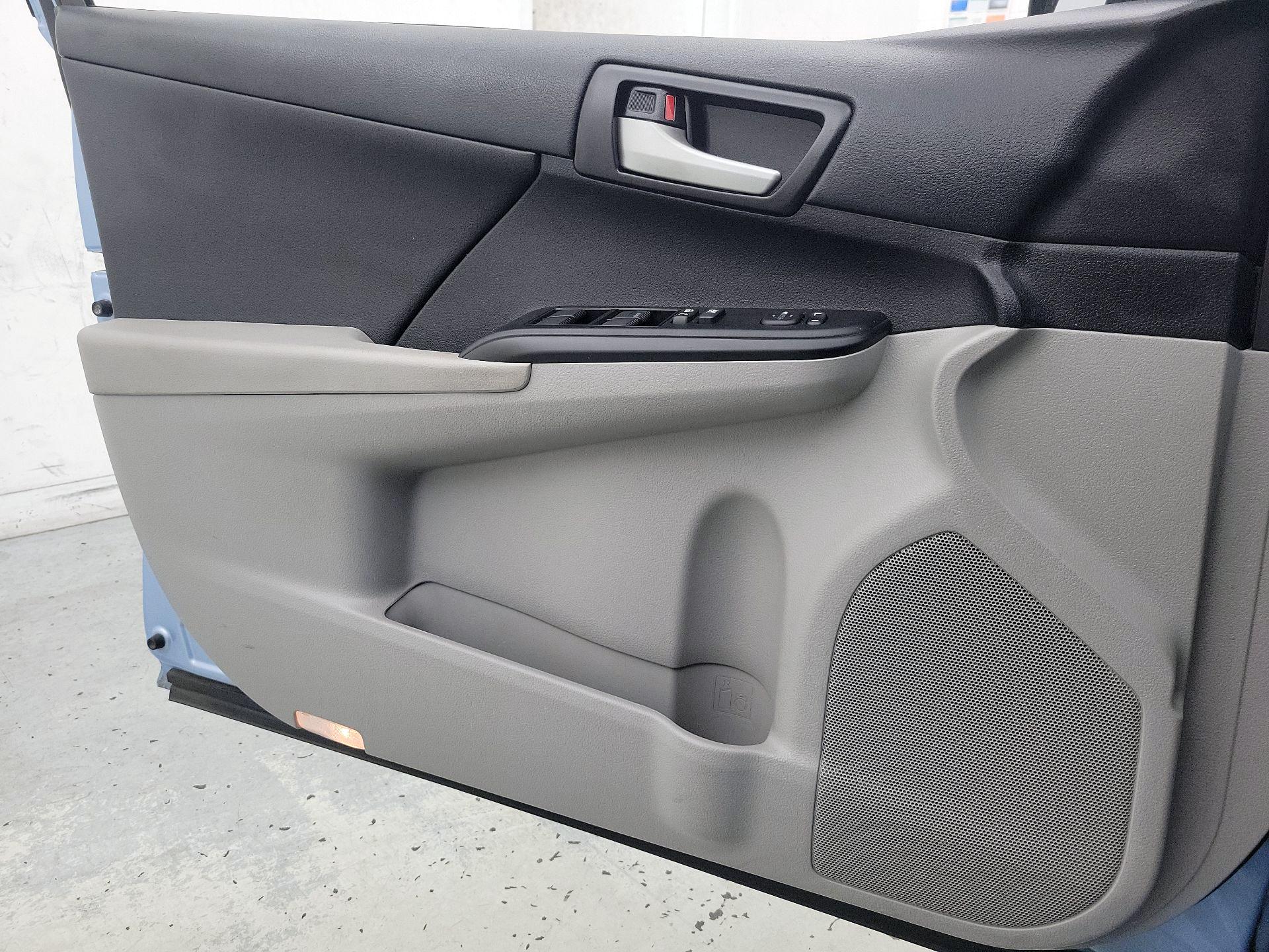 Thumbnail: 2013 Toyota Camry - 12