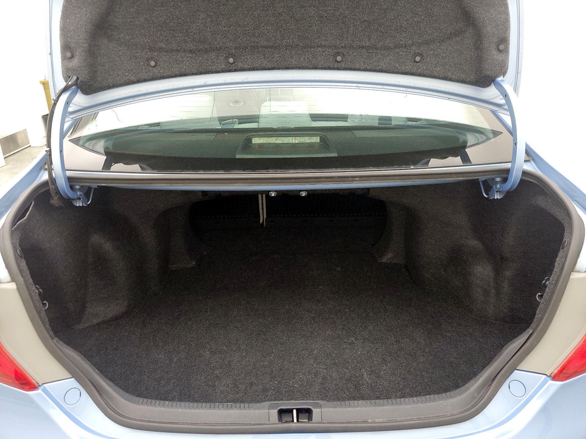 Thumbnail: 2013 Toyota Camry - 19