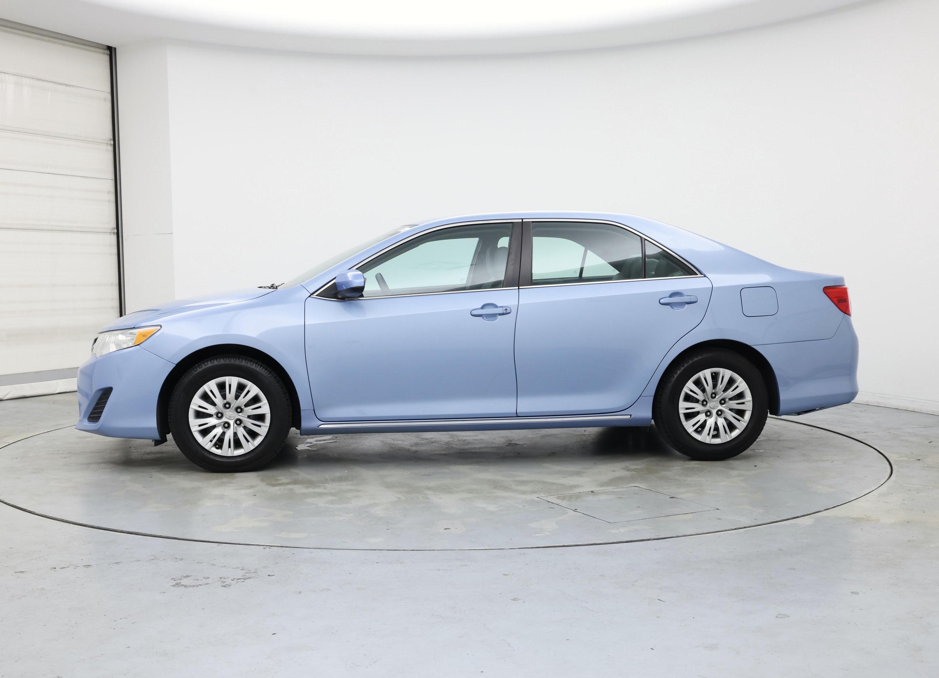 Thumbnail: 2013 Toyota Camry - 3