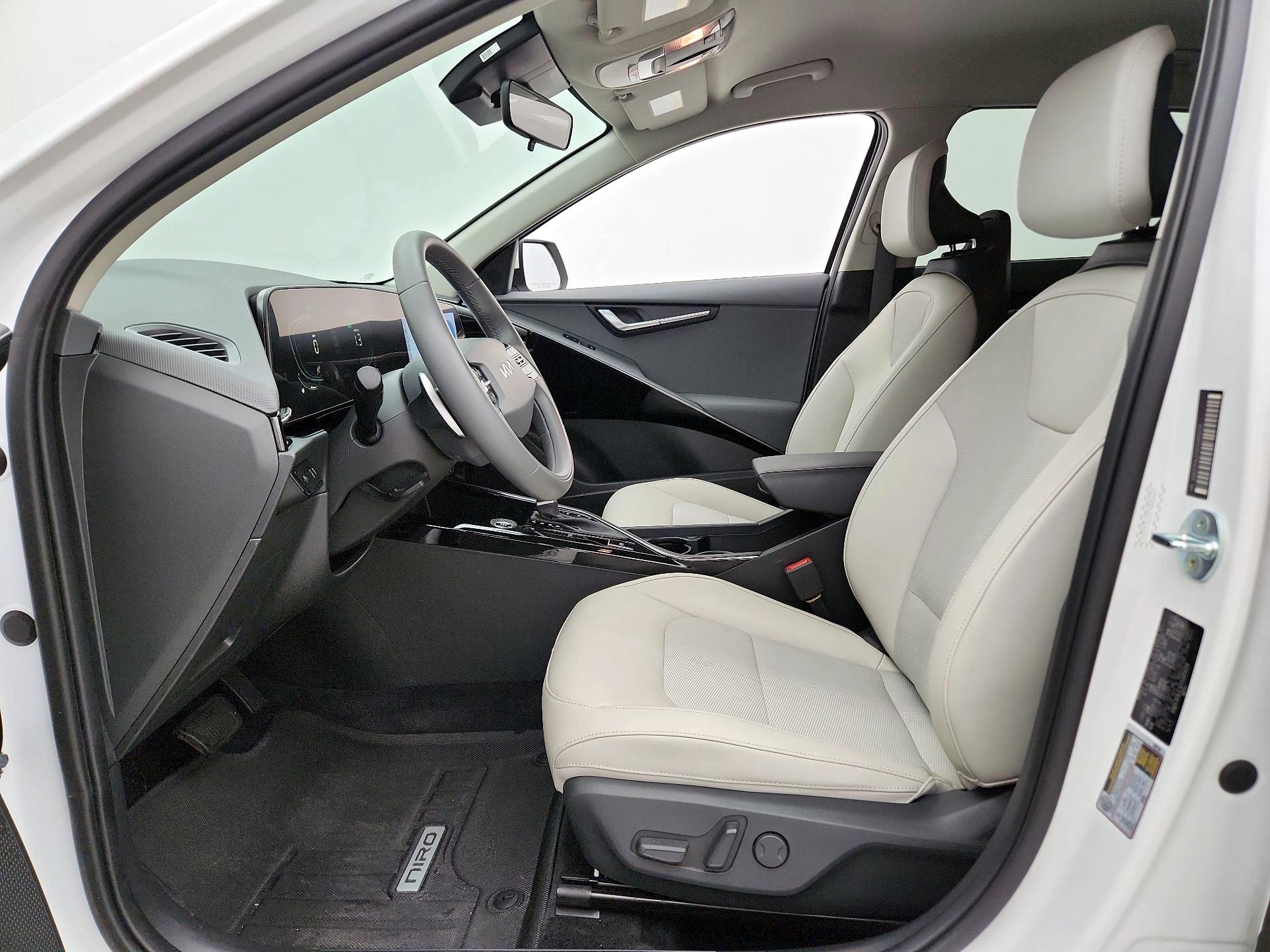 Thumbnail: 2023 Kia Niro - 11