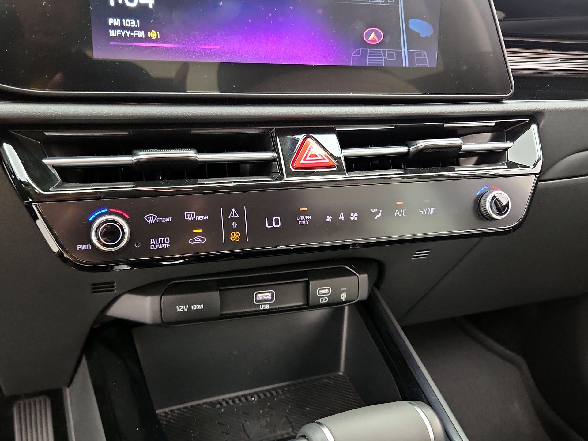 Thumbnail: 2023 Kia Niro - 17