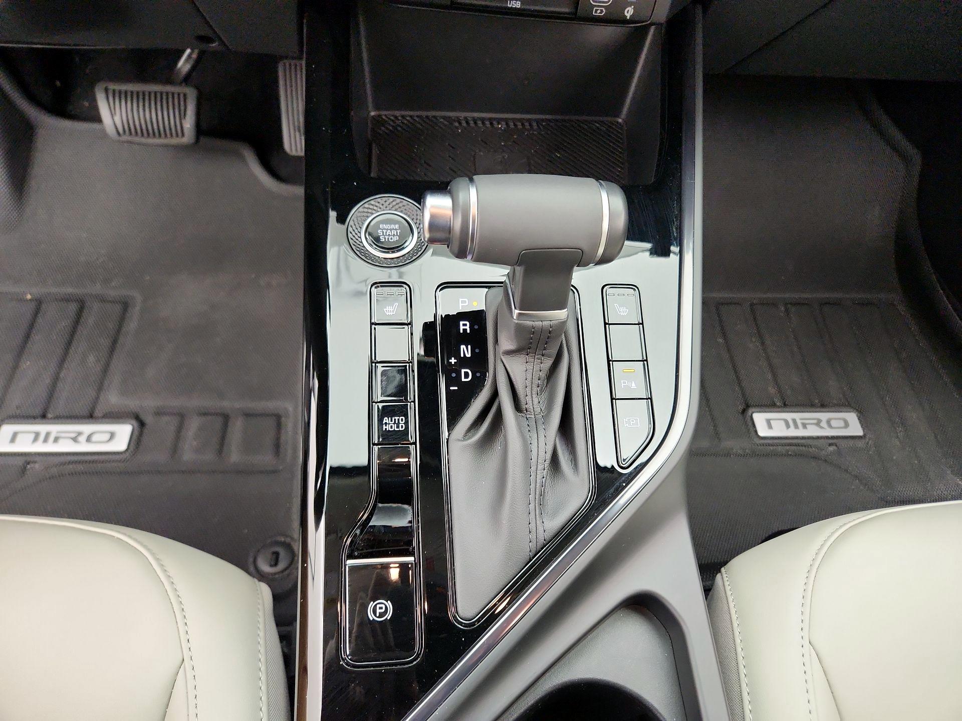 Thumbnail: 2023 Kia Niro - 18