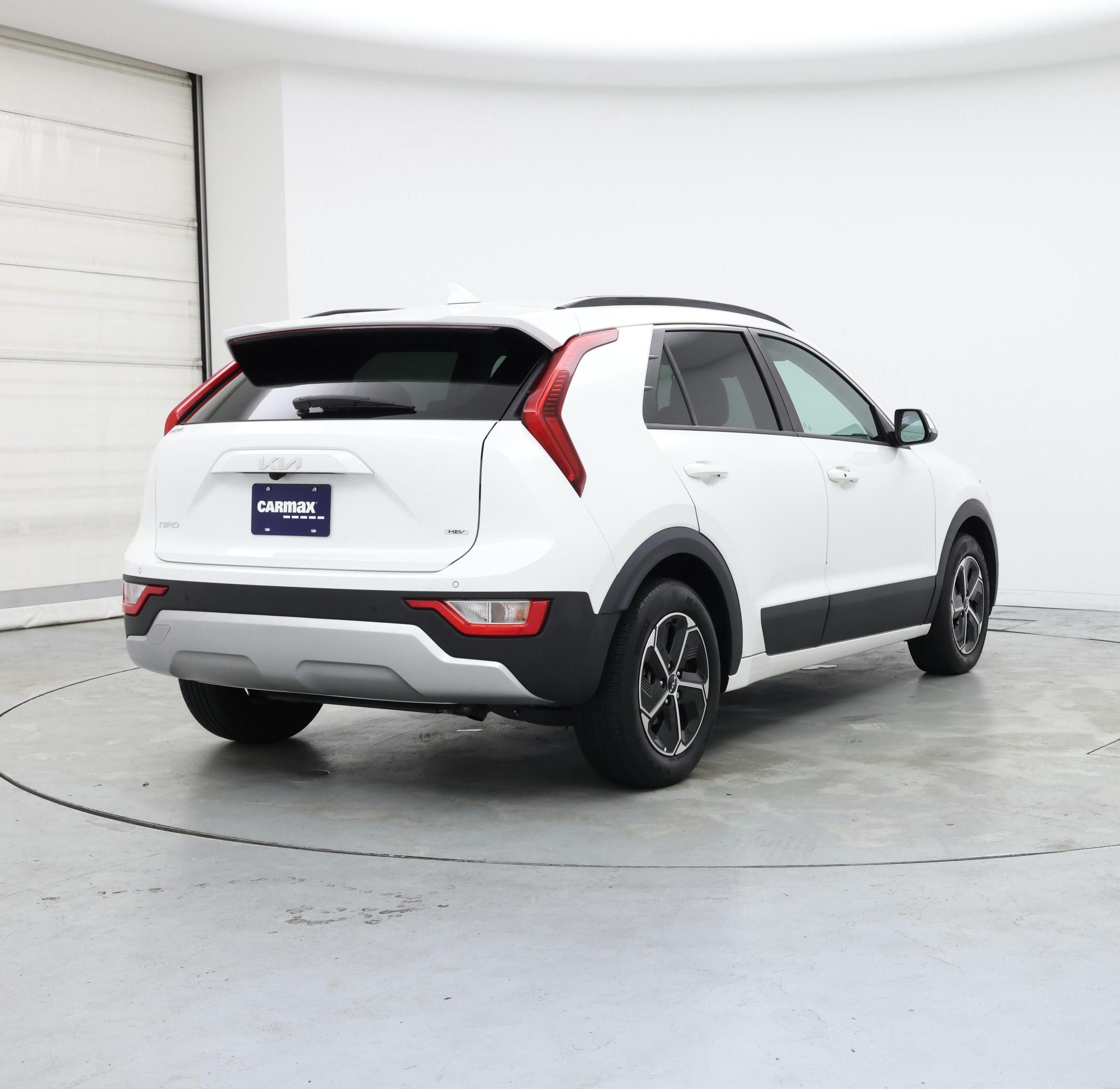 Thumbnail: 2023 Kia Niro - 8
