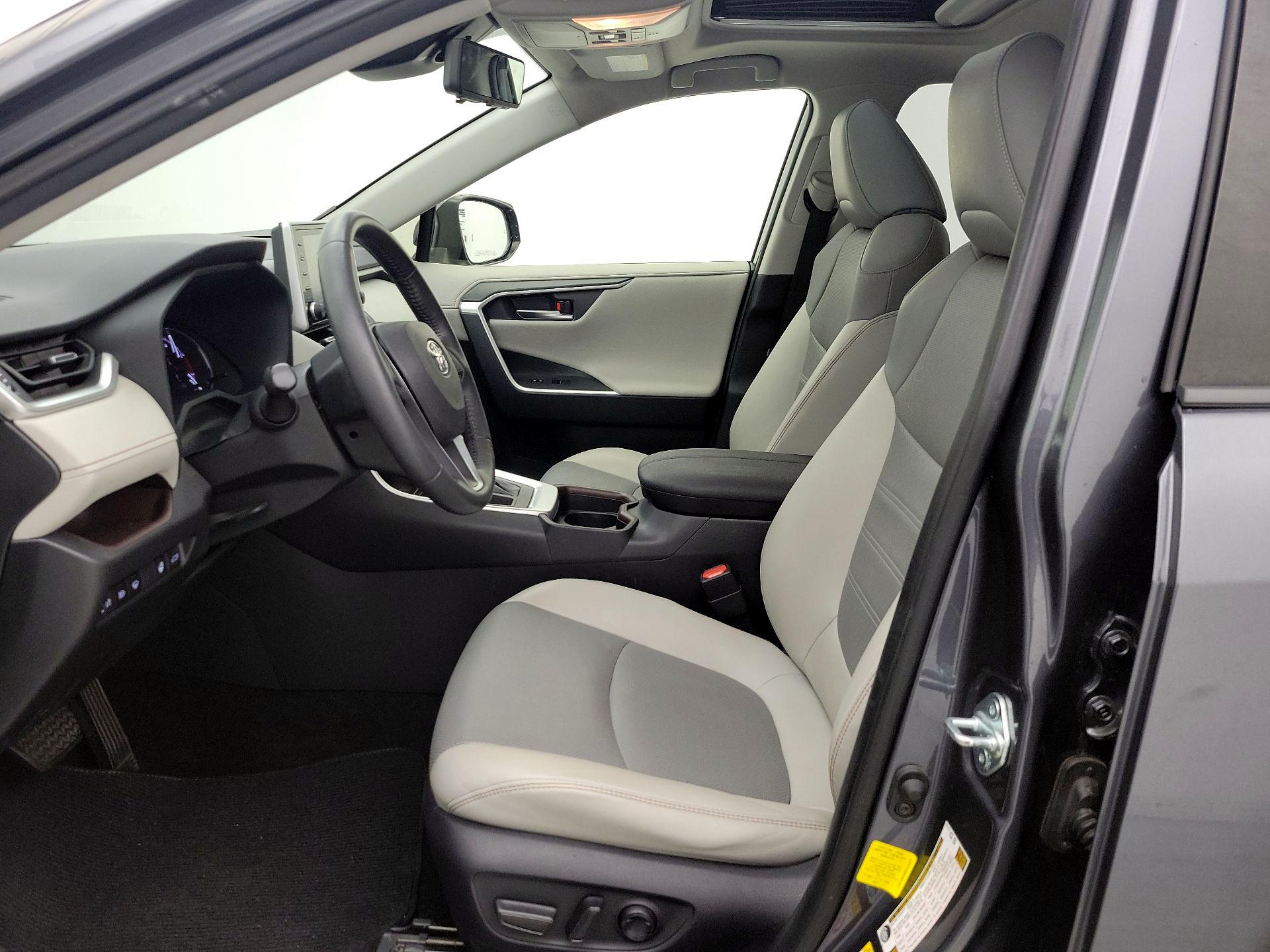 Thumbnail: 2019 Toyota RAV4 - 11