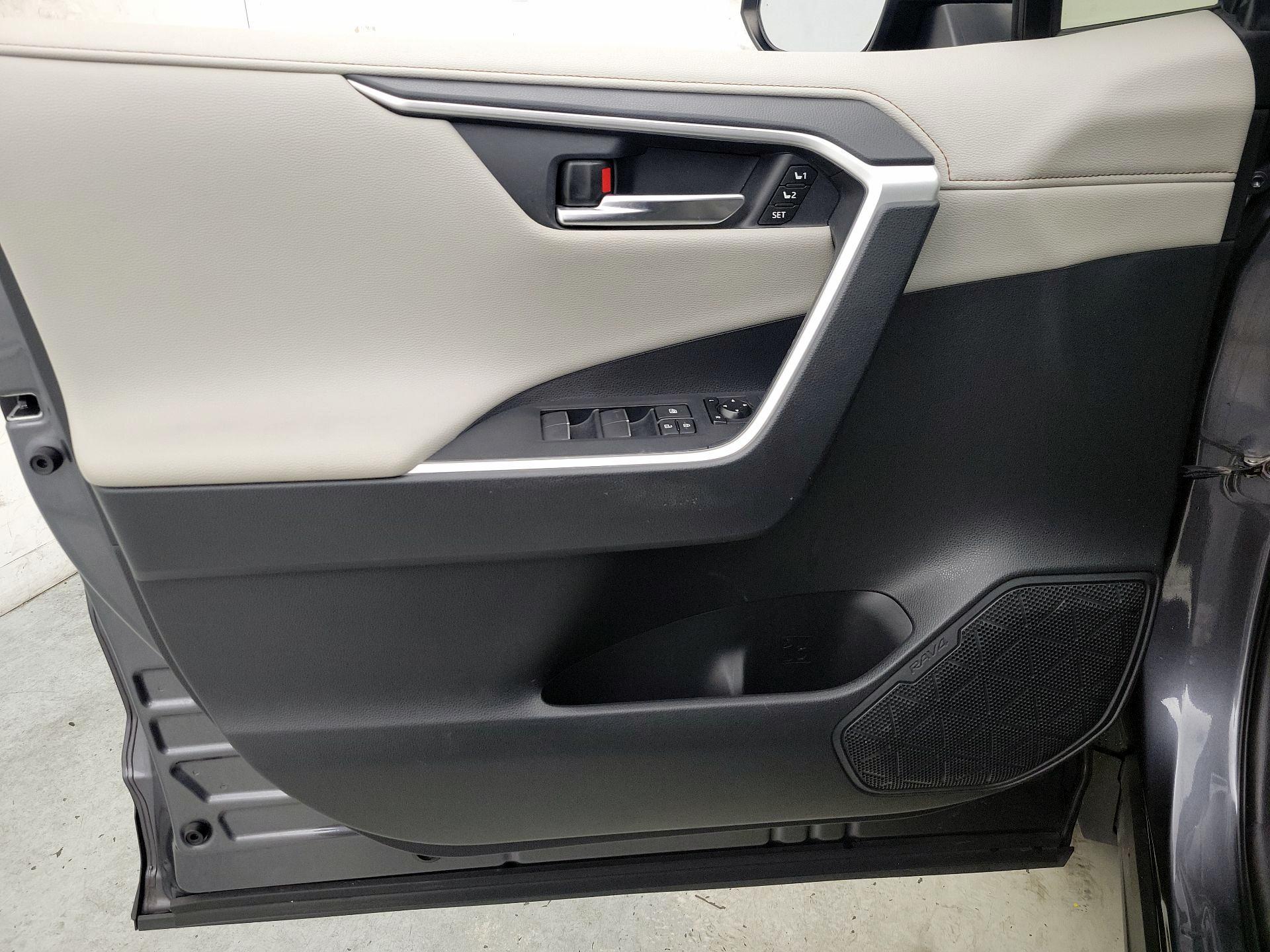 Thumbnail: 2019 Toyota RAV4 - 12