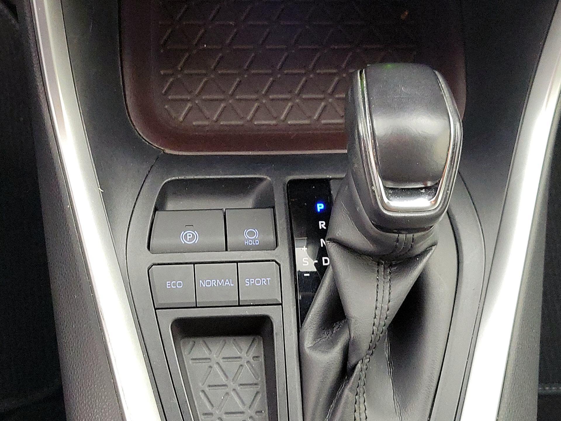 Thumbnail: 2019 Toyota RAV4 - 18