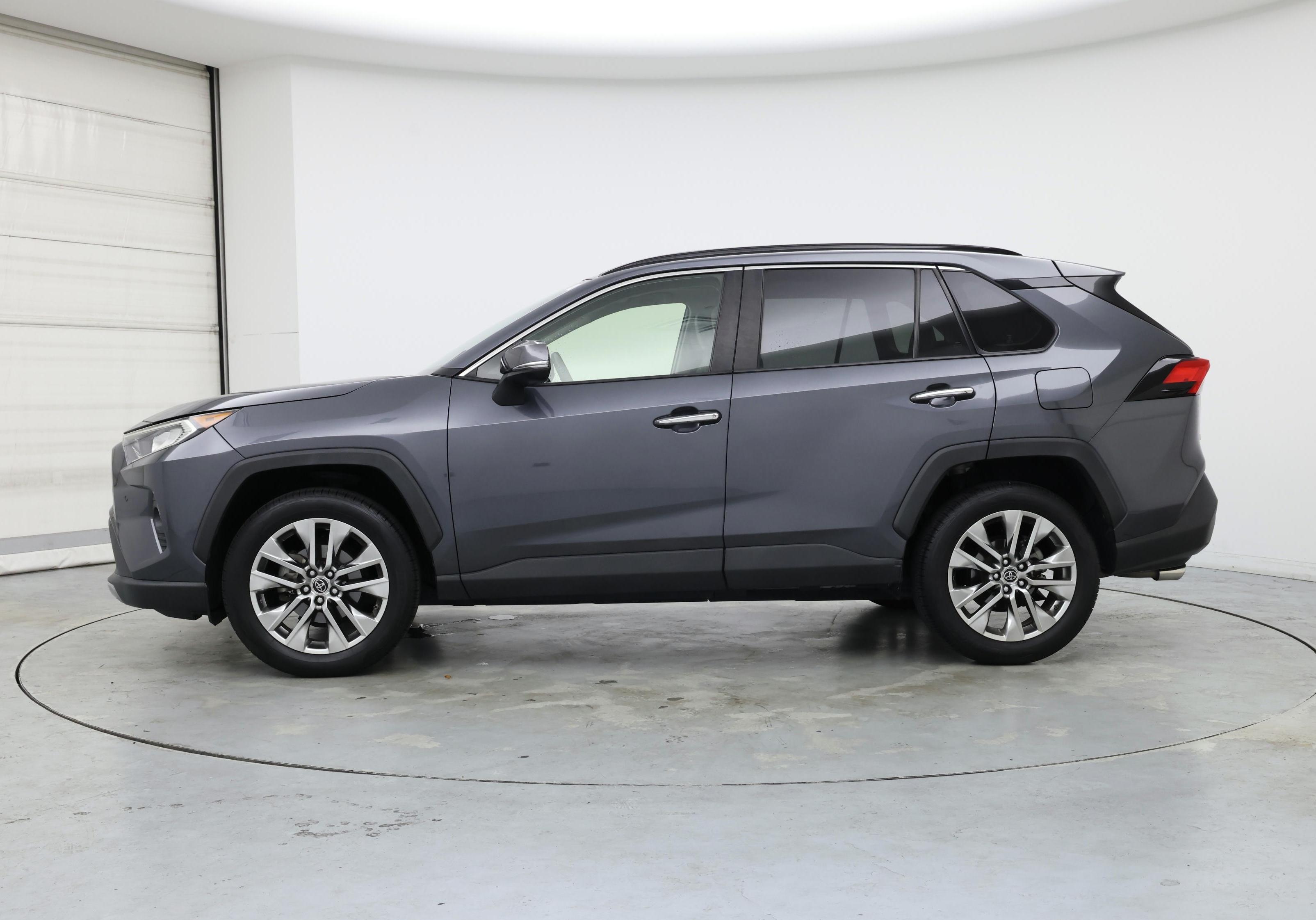 Thumbnail: 2019 Toyota RAV4 - 3