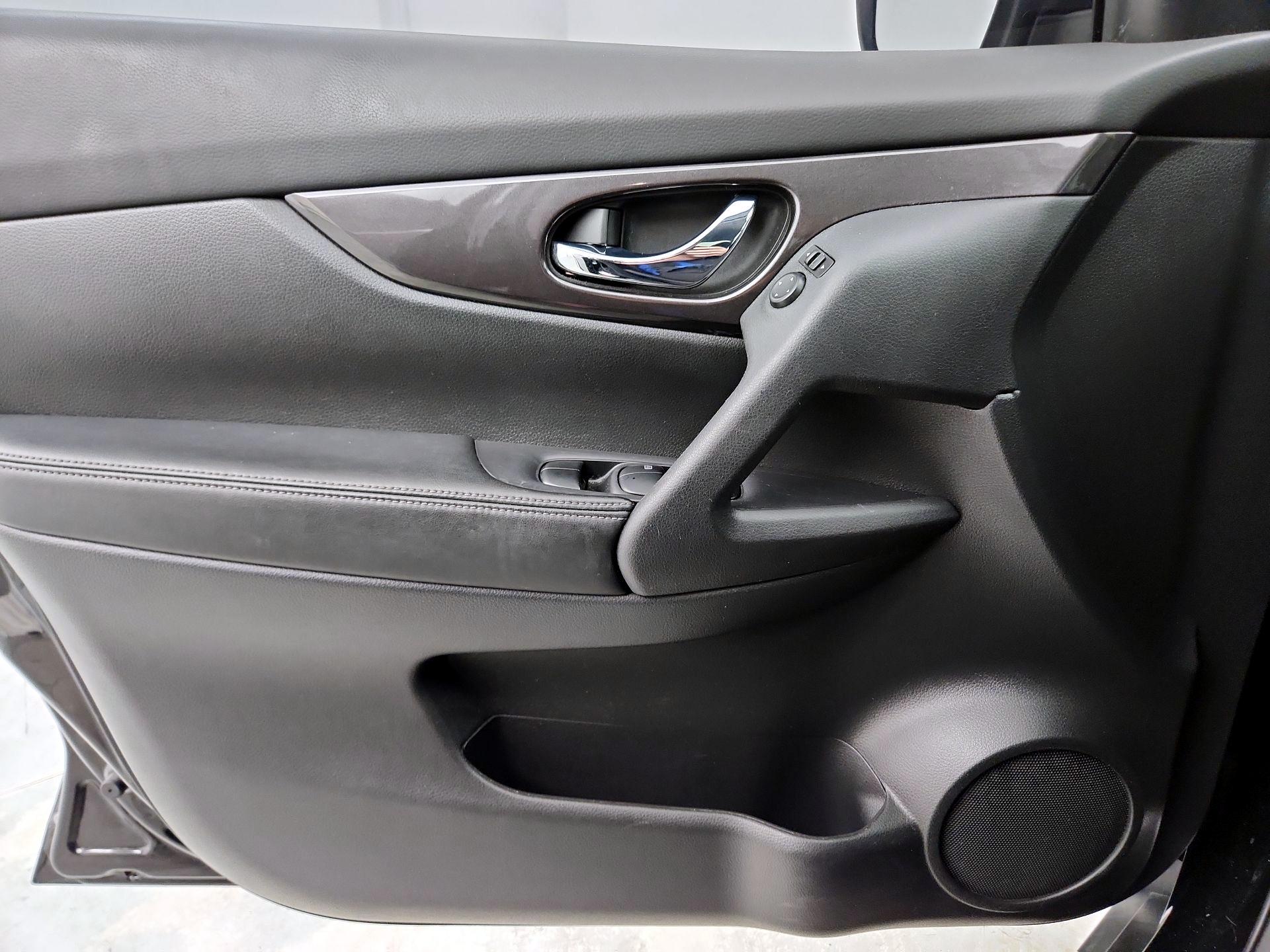 Thumbnail: 2019 Nissan Rogue - 12