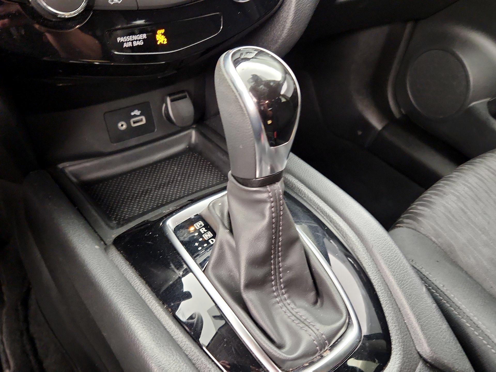 Thumbnail: 2019 Nissan Rogue - 17