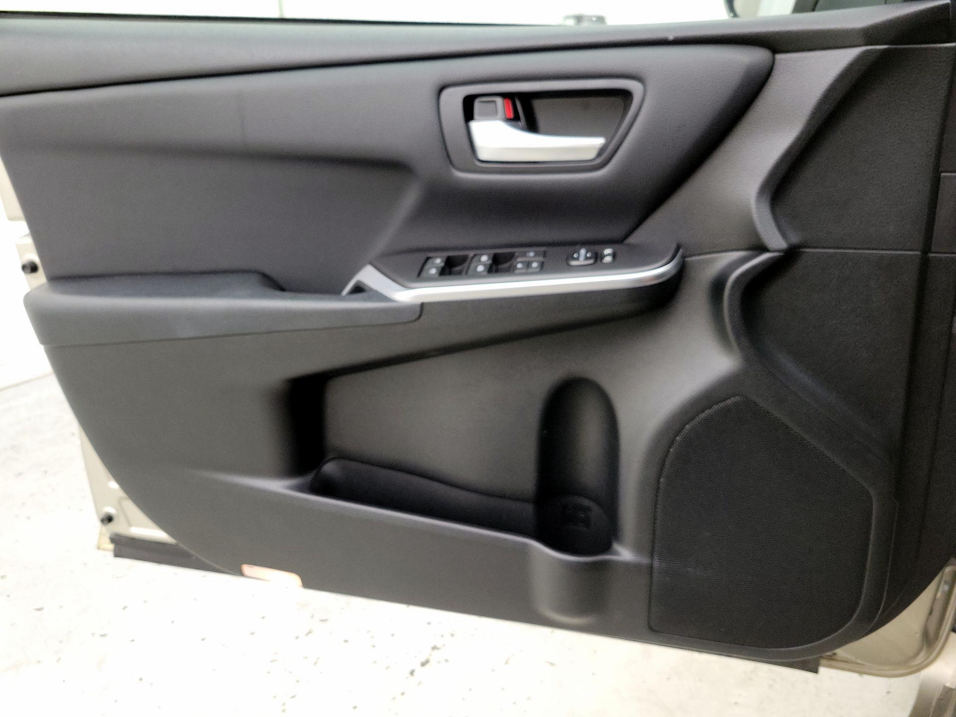 Thumbnail: 2017 Toyota Camry - 12