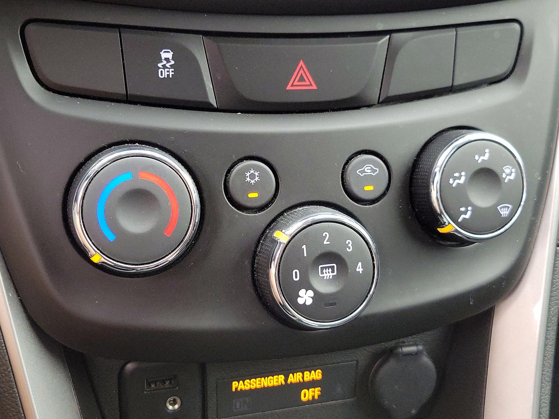 Thumbnail: 2019 Chevrolet Trax - 16