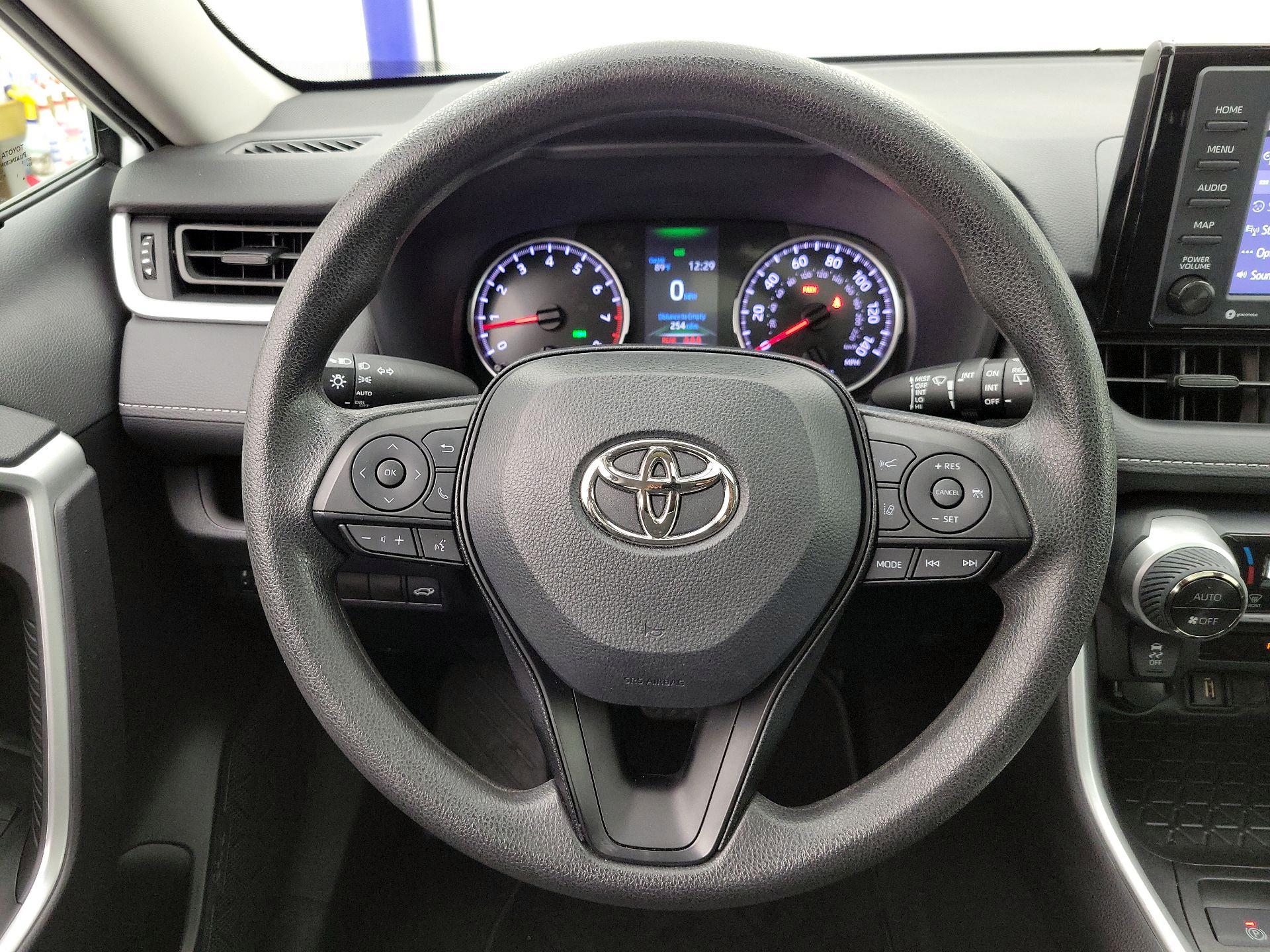 Thumbnail: 2022 Toyota RAV4 - 10