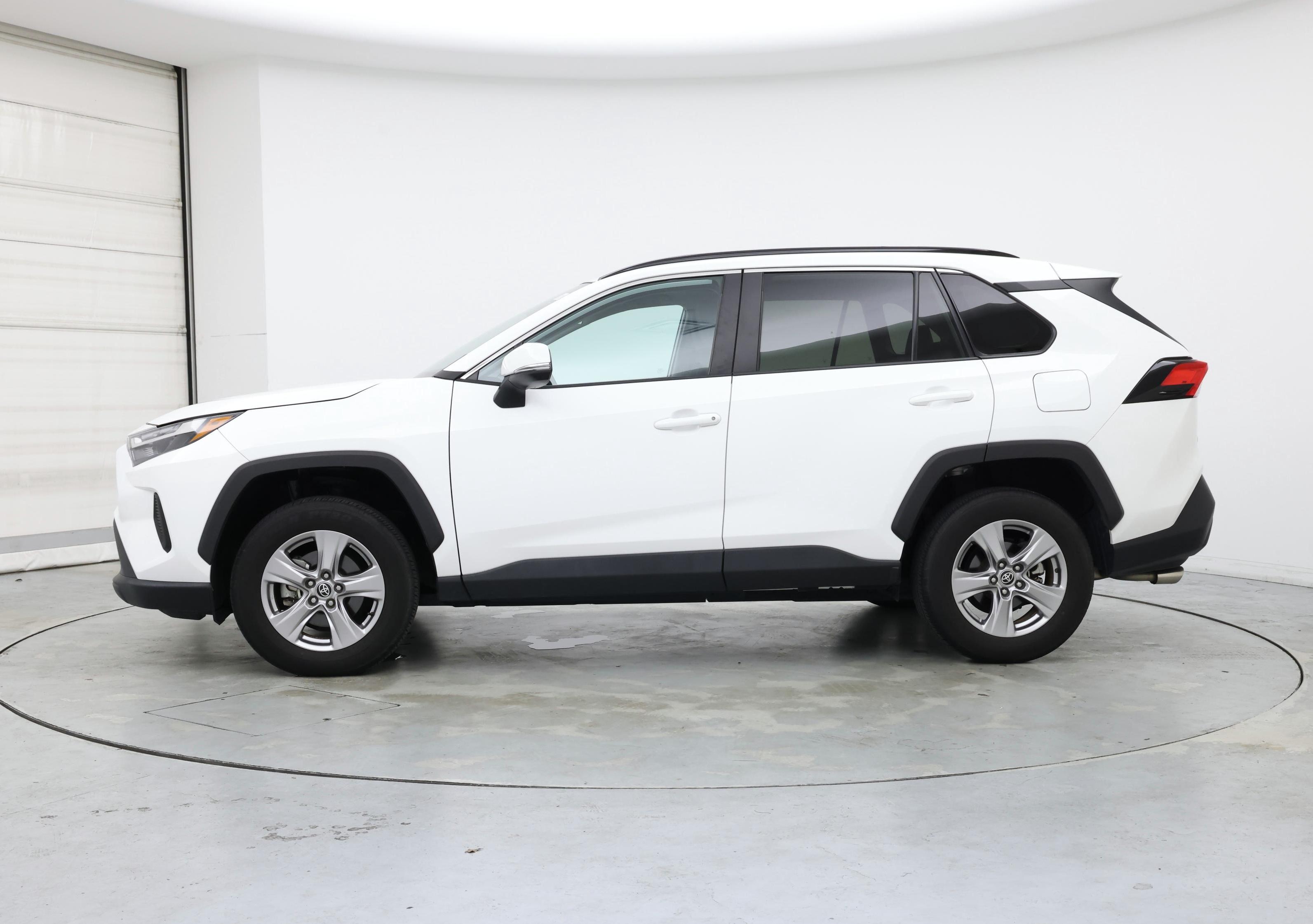Thumbnail: 2022 Toyota RAV4 - 3