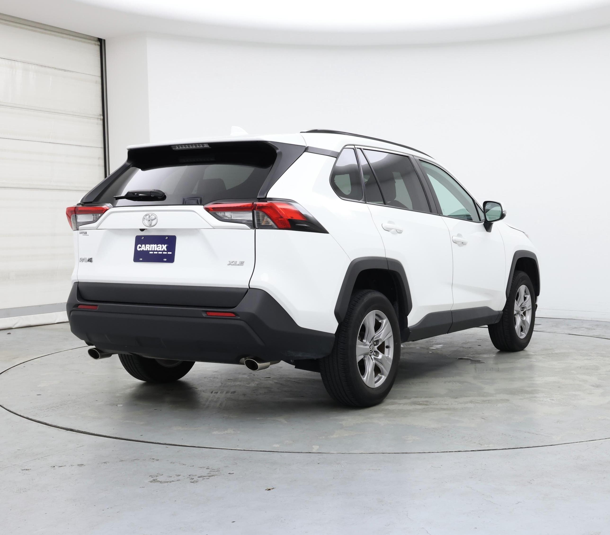 Thumbnail: 2022 Toyota RAV4 - 8