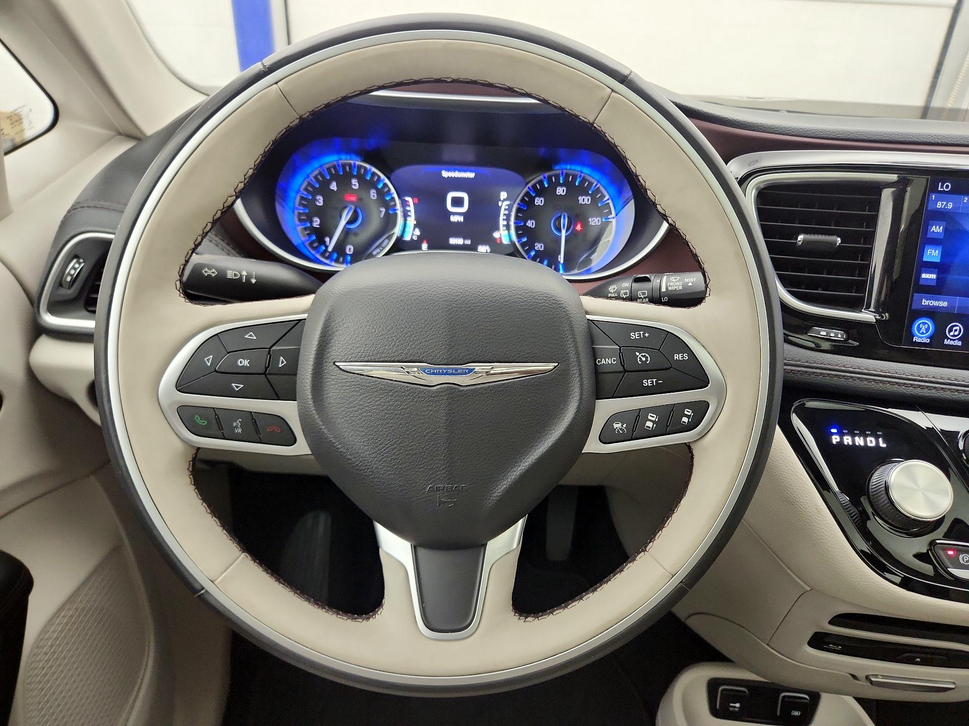 Thumbnail: 2017 Chrysler Pacifica - 10