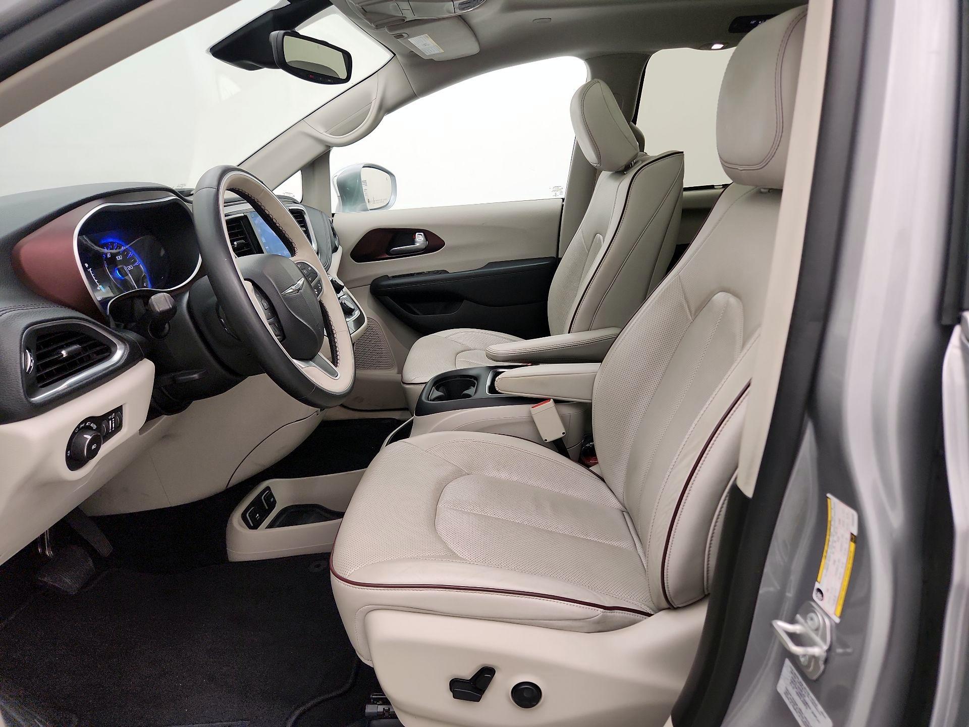 Thumbnail: 2017 Chrysler Pacifica - 11