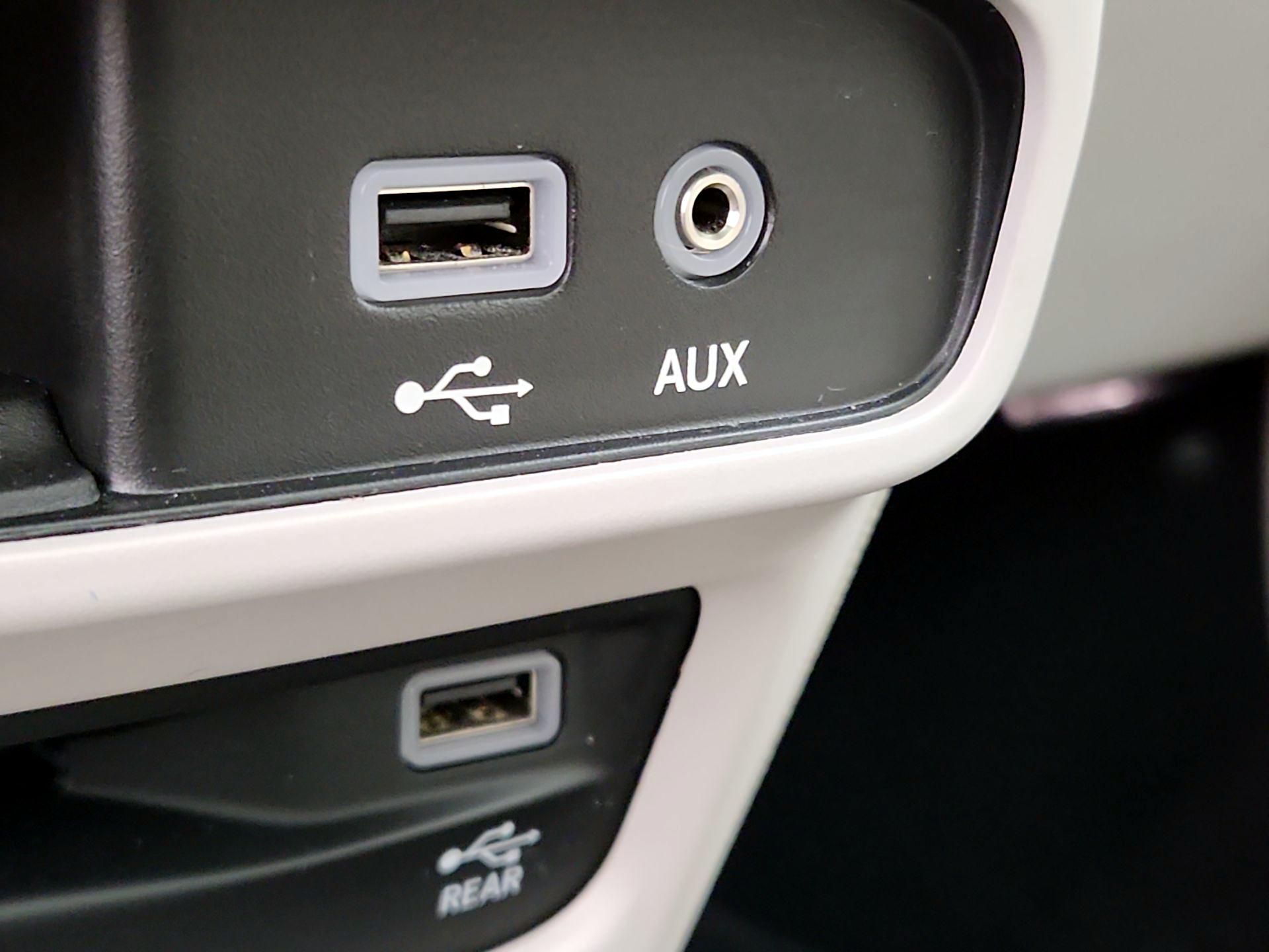 Thumbnail: 2017 Chrysler Pacifica - 19