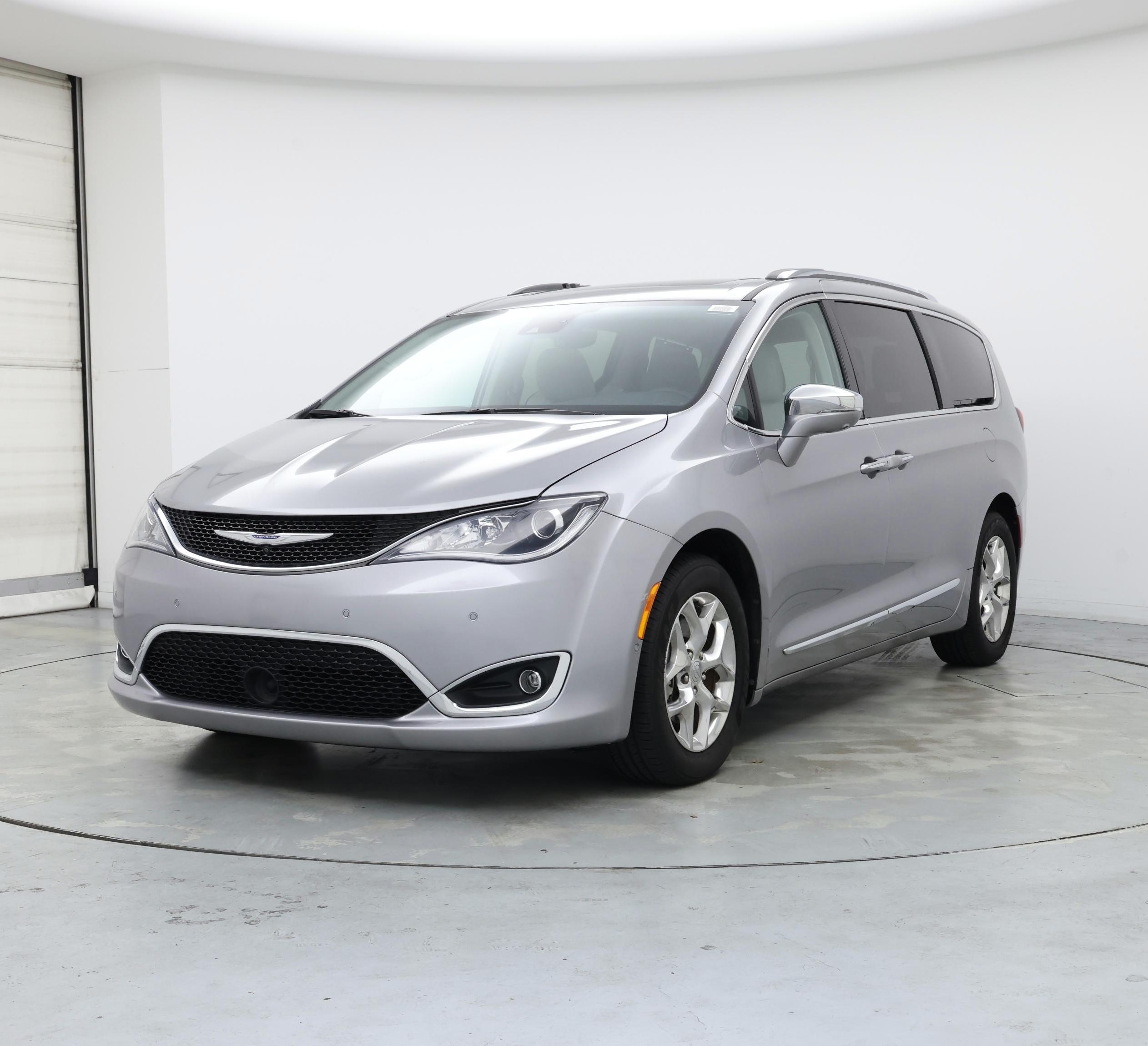 Thumbnail: 2017 Chrysler Pacifica - 4