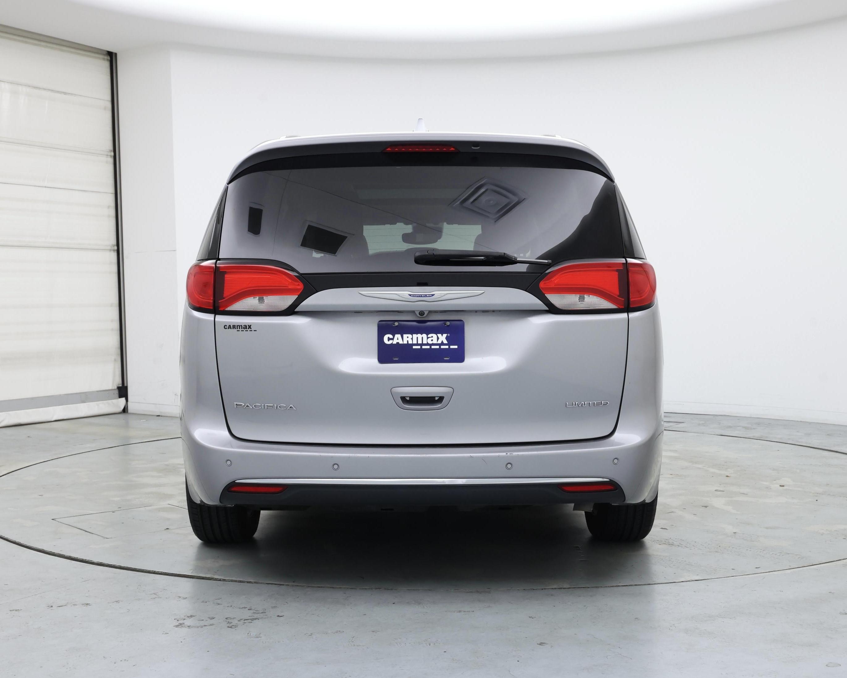 Thumbnail: 2017 Chrysler Pacifica - 6