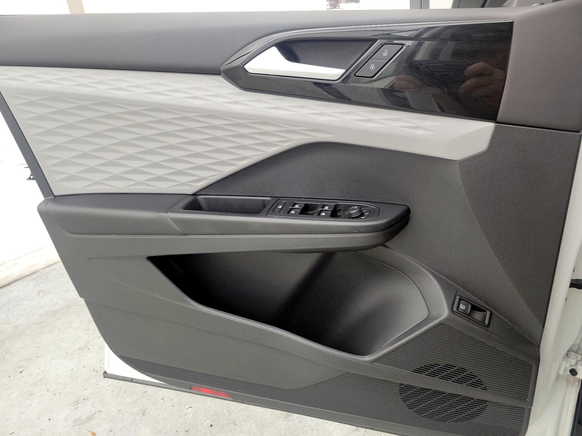 Thumbnail: 2022 Volkswagen Taos - 12