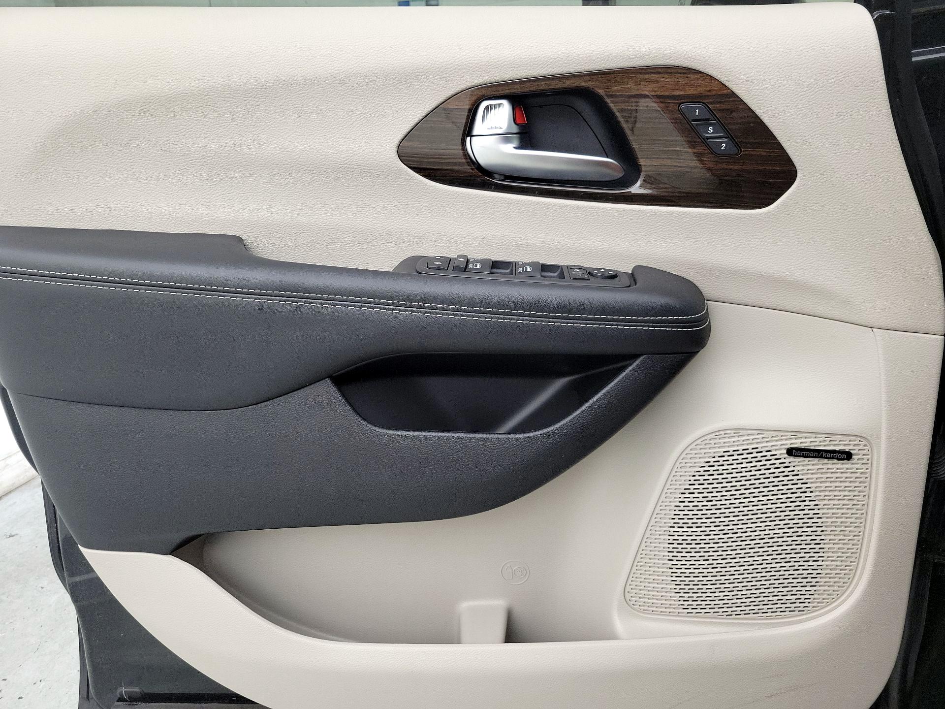 Thumbnail: 2022 Chrysler Pacifica - 12