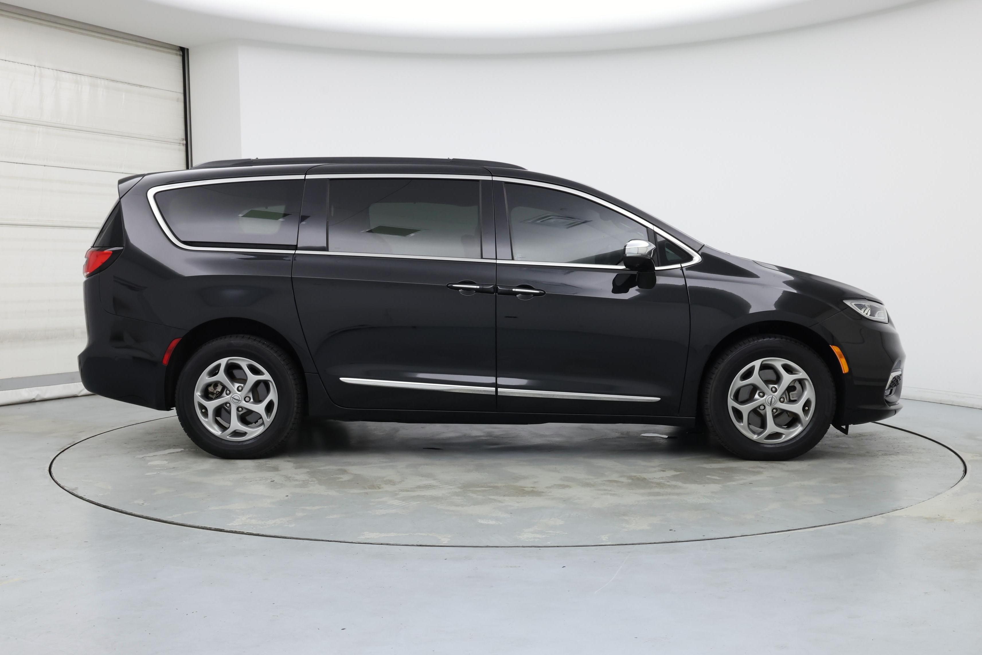 Thumbnail: 2022 Chrysler Pacifica - 7