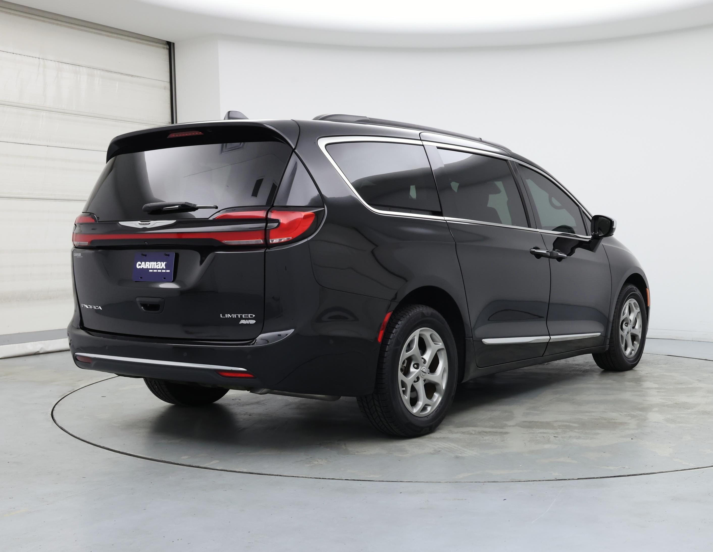 Thumbnail: 2022 Chrysler Pacifica - 8
