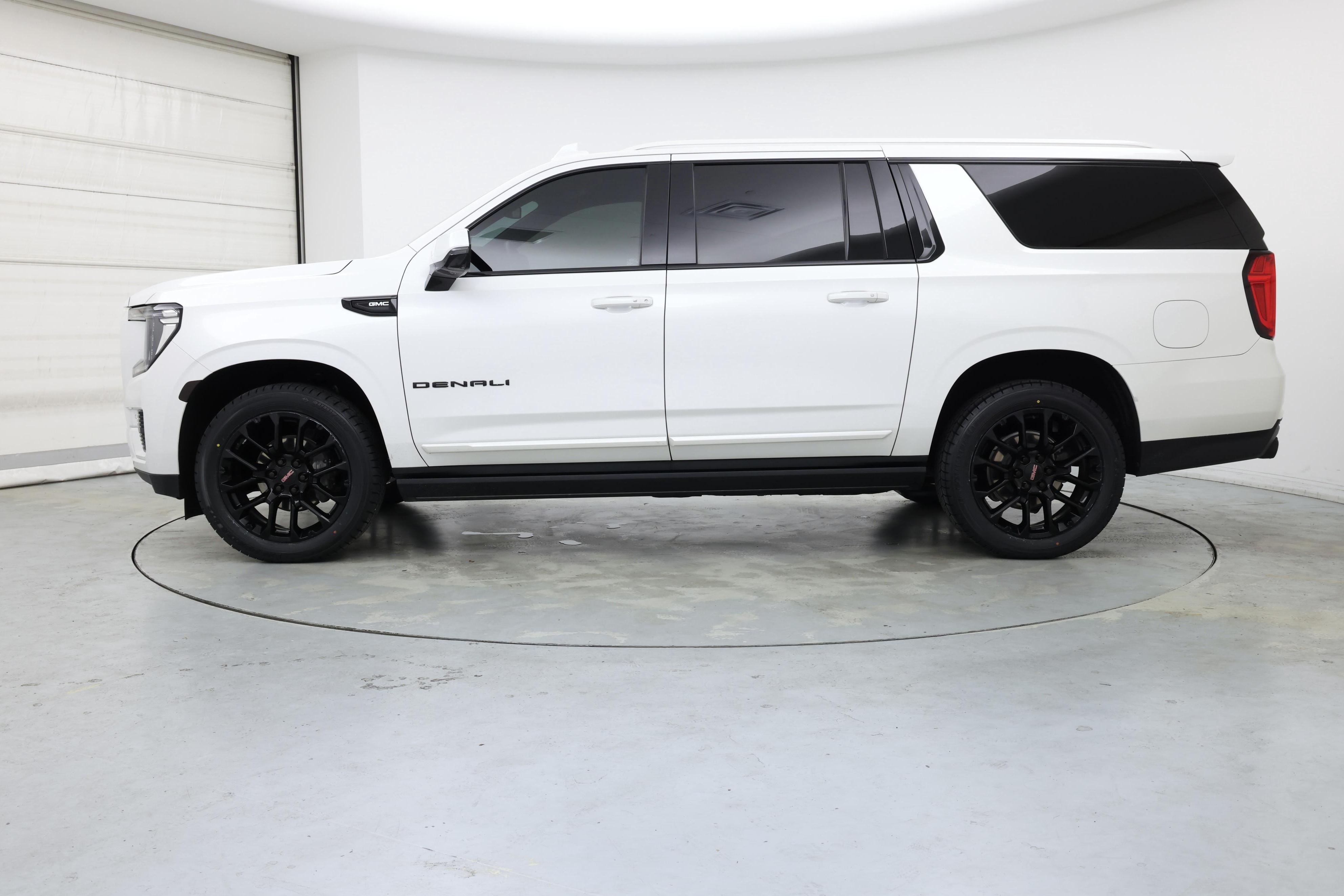 Thumbnail: 2022 GMC Yukon XL - 3