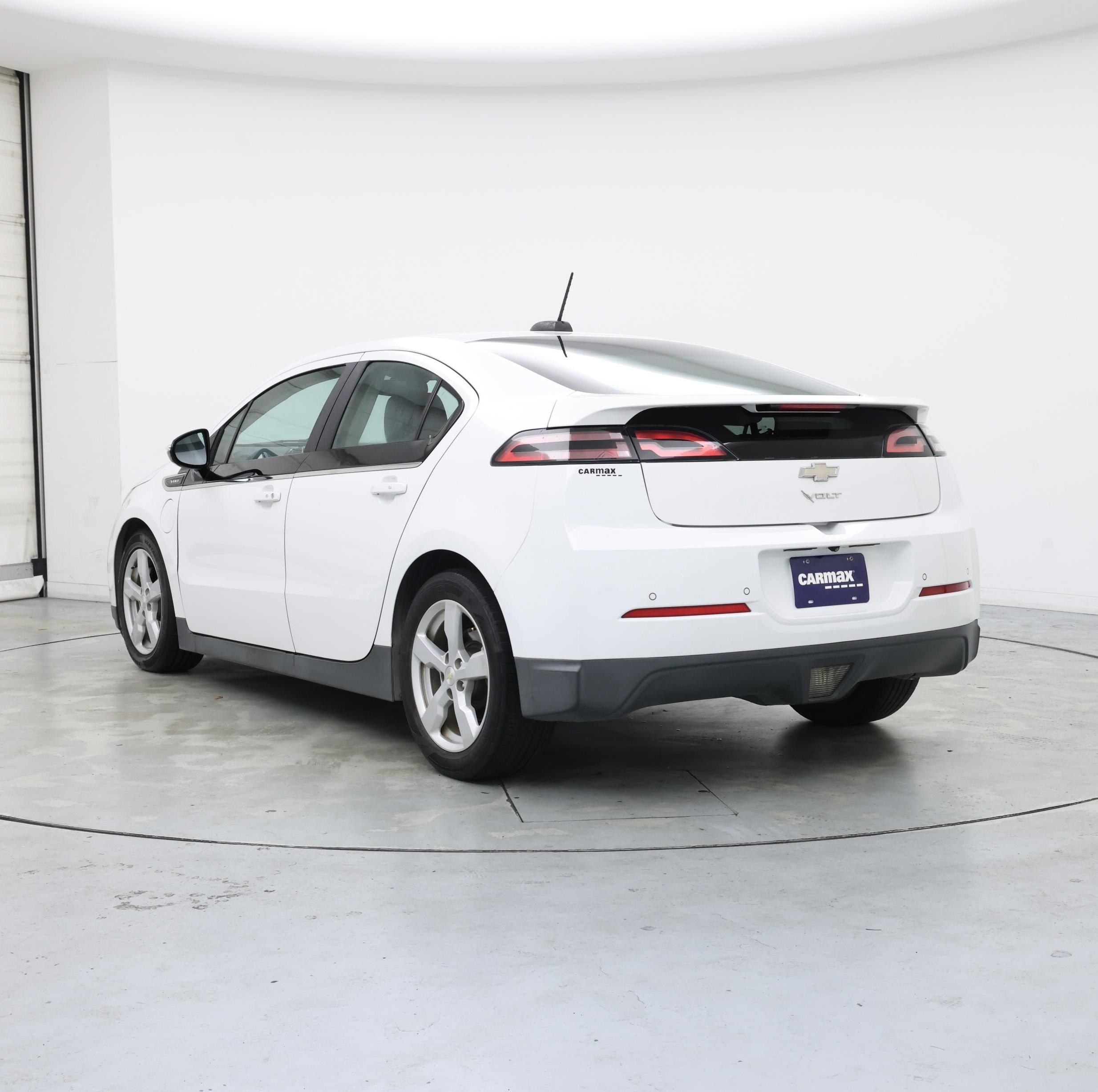 Thumbnail: 2015 Chevrolet Volt - 2