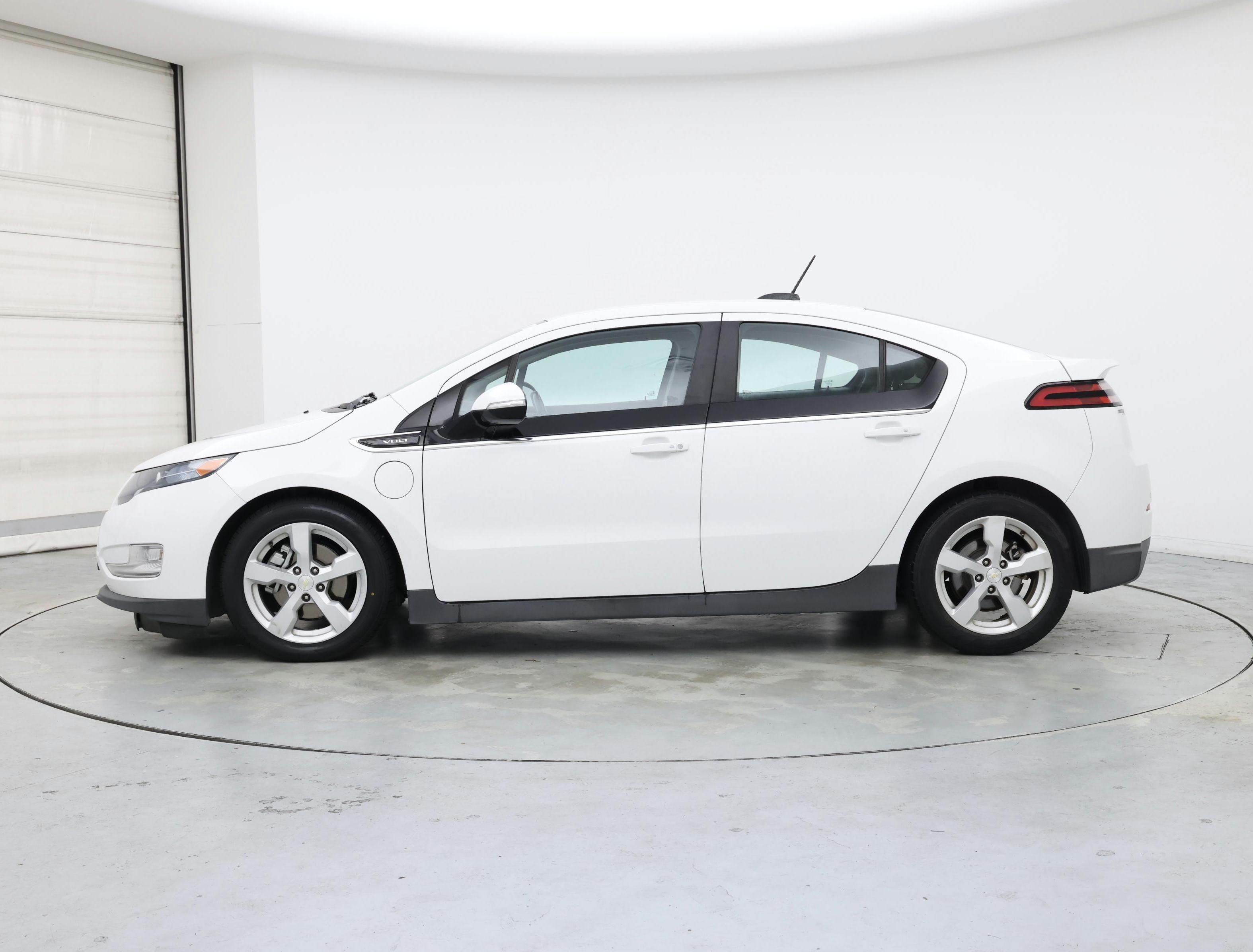 Thumbnail: 2015 Chevrolet Volt - 3
