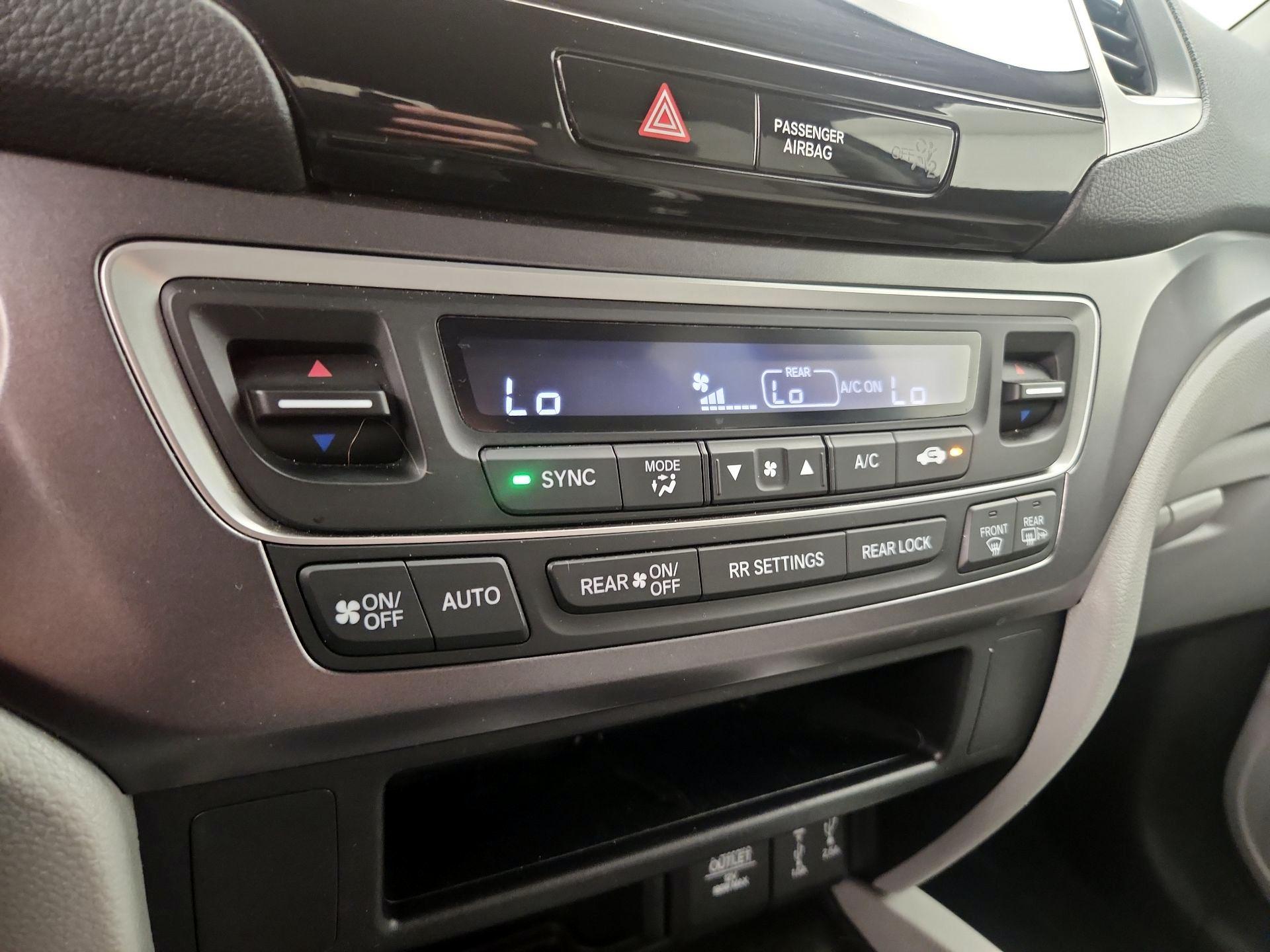 Thumbnail: 2018 Honda Pilot - 16