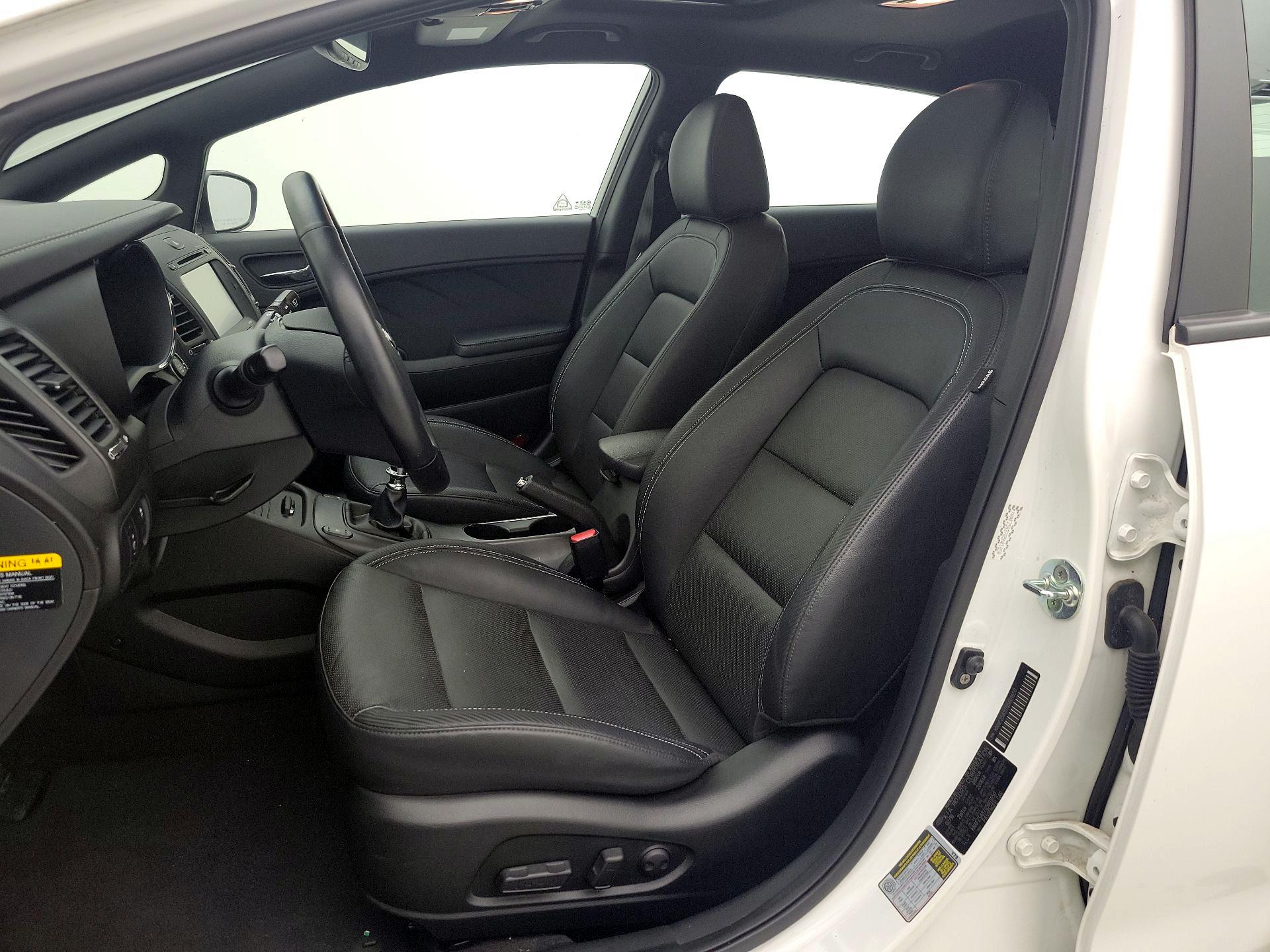 Thumbnail: 2016 Kia Forte - 11