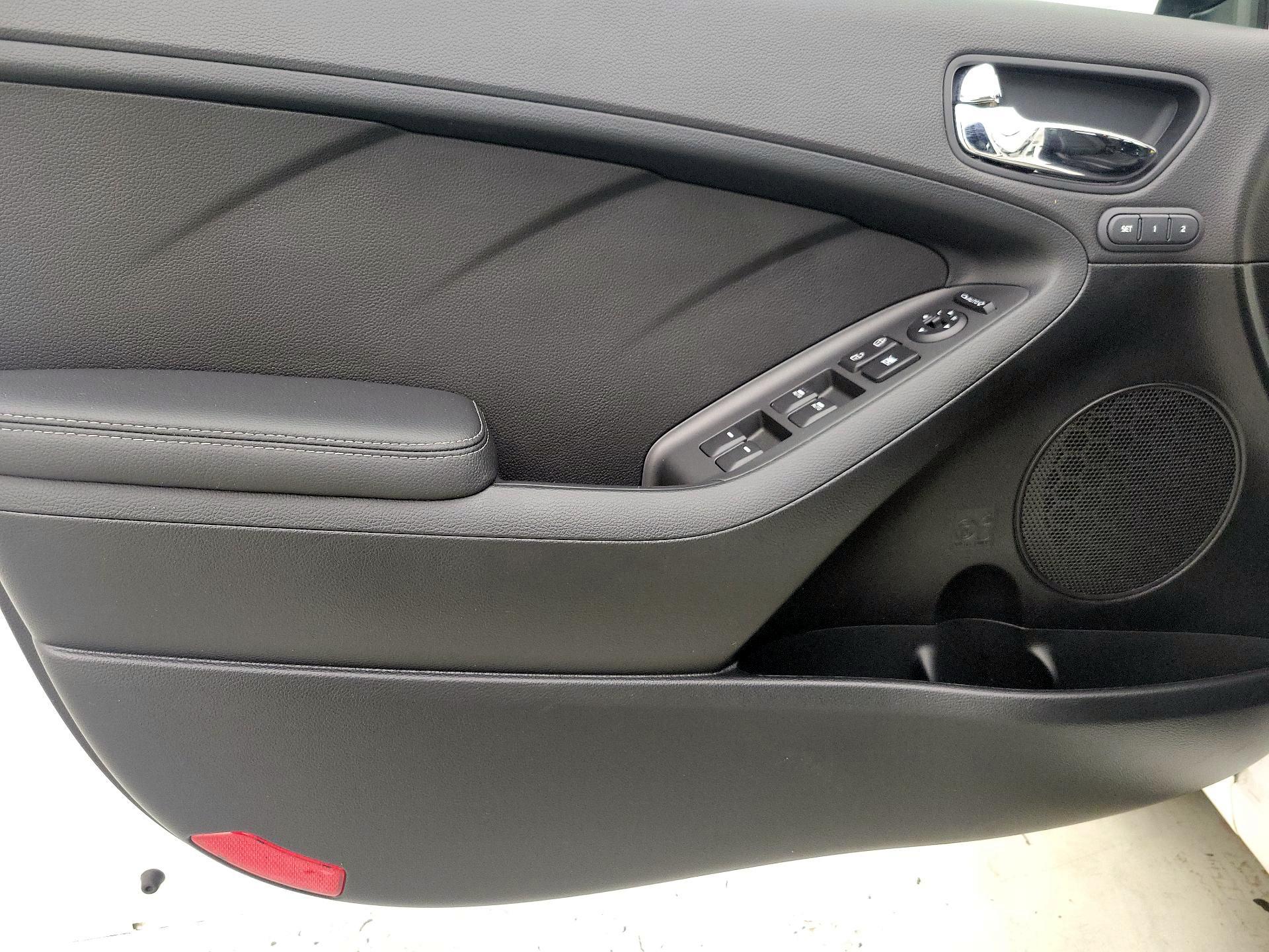 Thumbnail: 2016 Kia Forte - 12