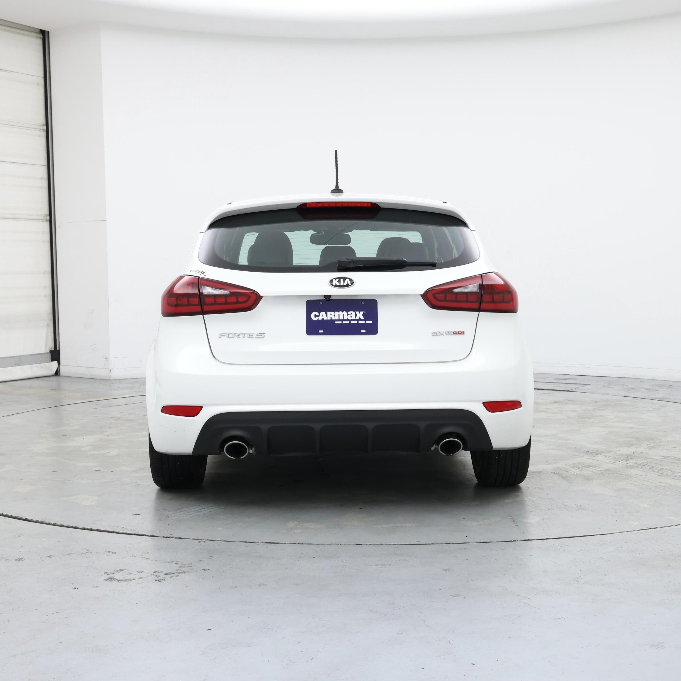 Thumbnail: 2016 Kia Forte - 6
