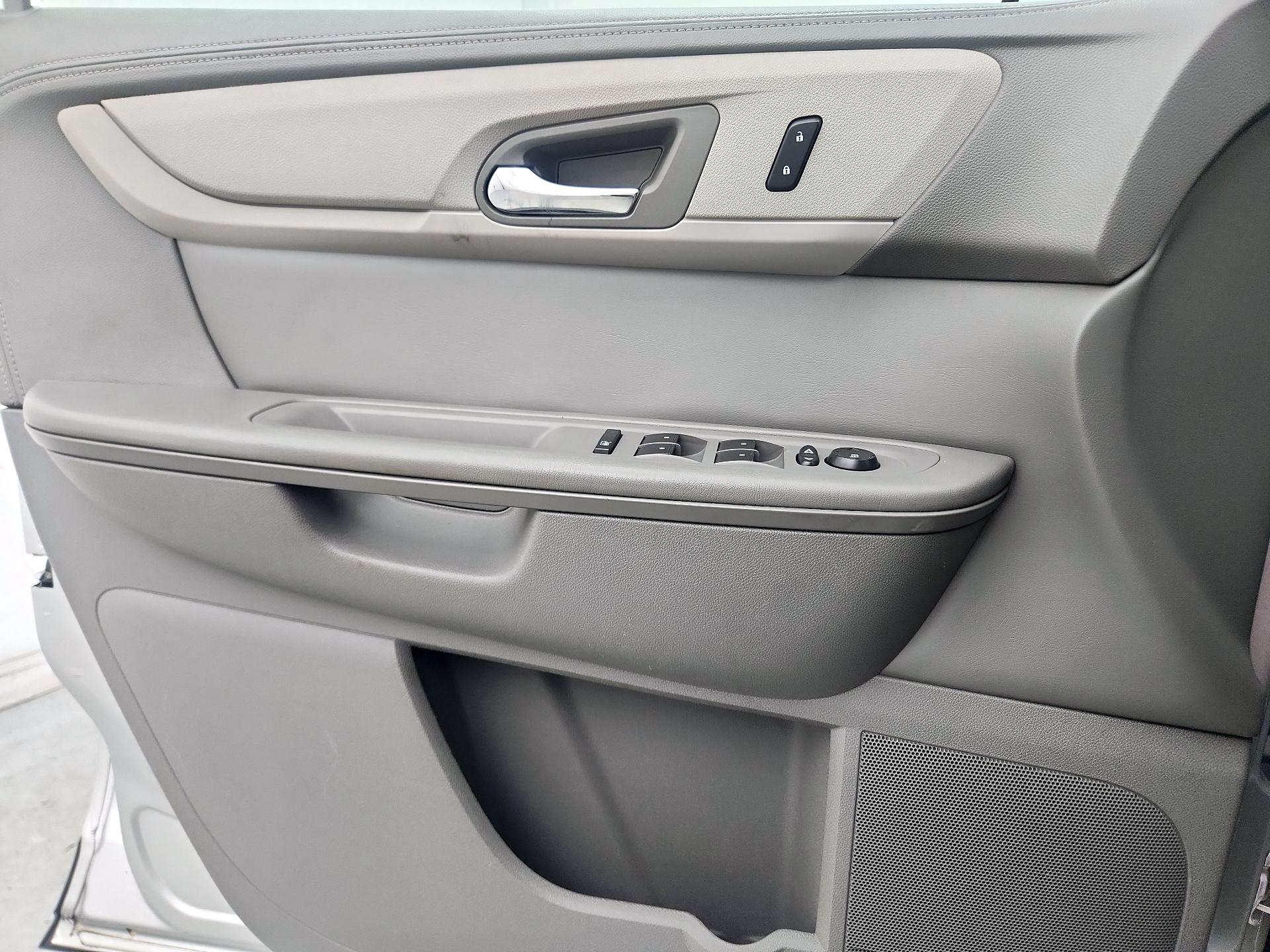 Thumbnail: 2017 Chevrolet Traverse - 12