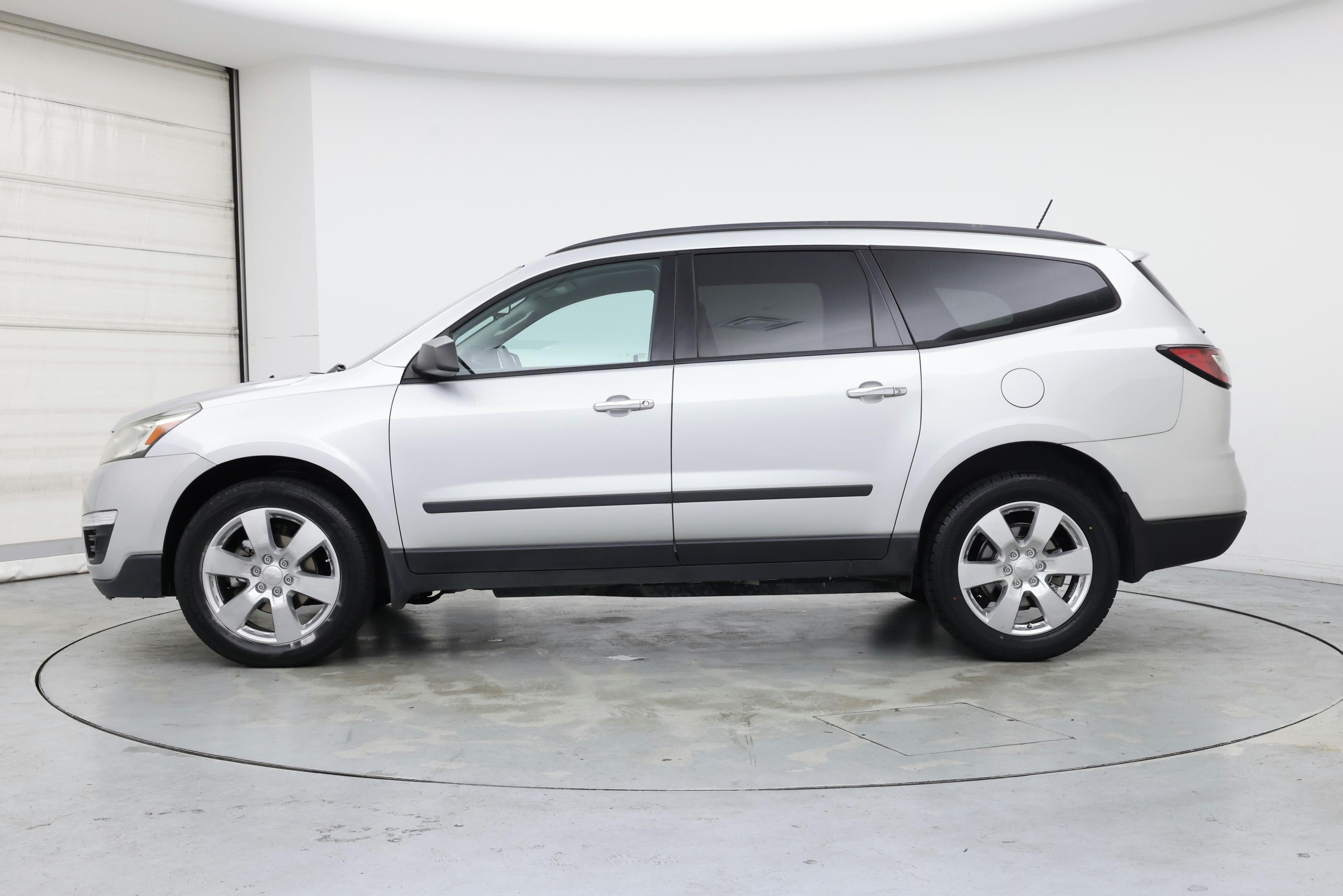 Thumbnail: 2017 Chevrolet Traverse - 3