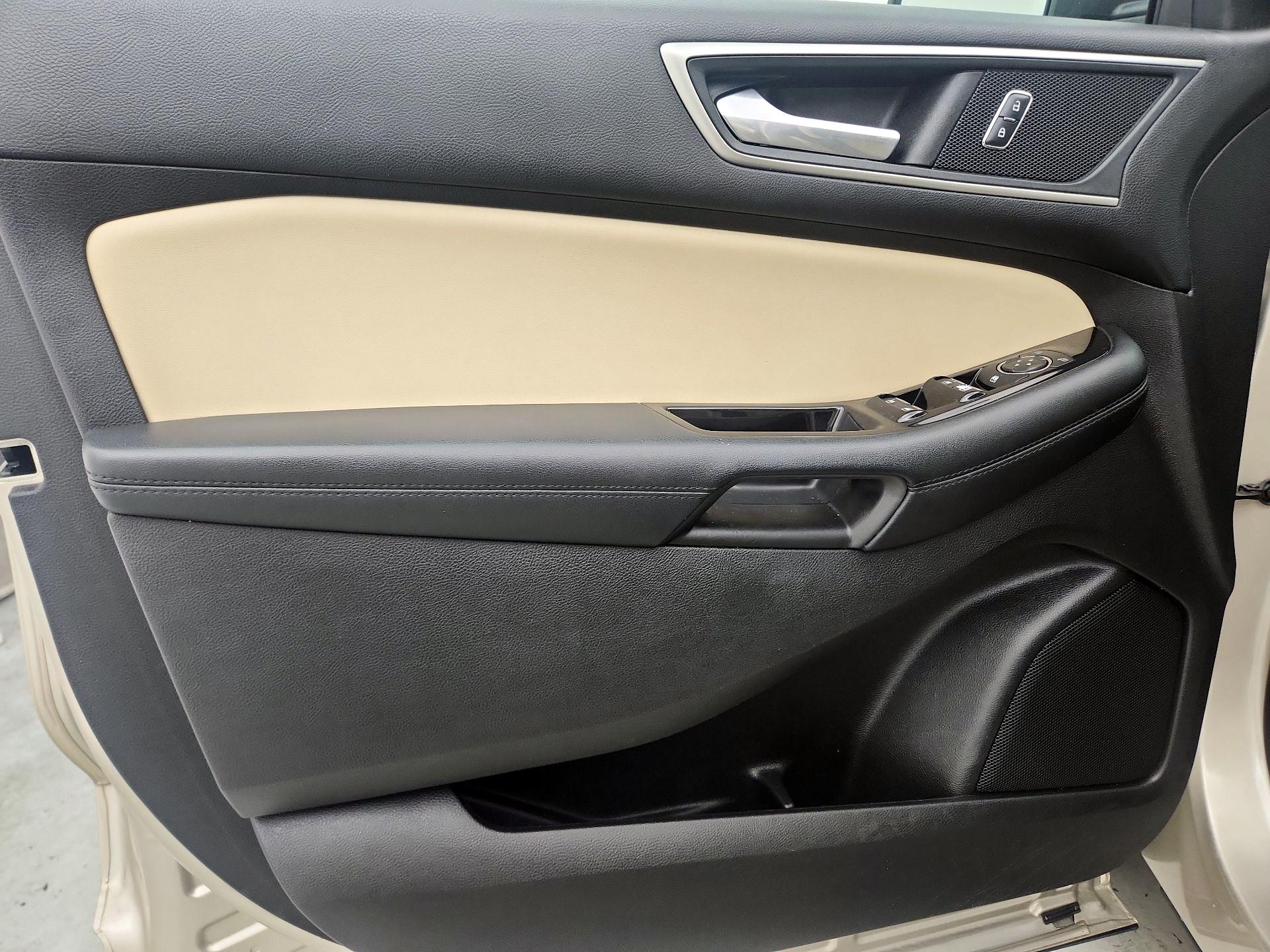 Thumbnail: 2017 Ford Edge - 12